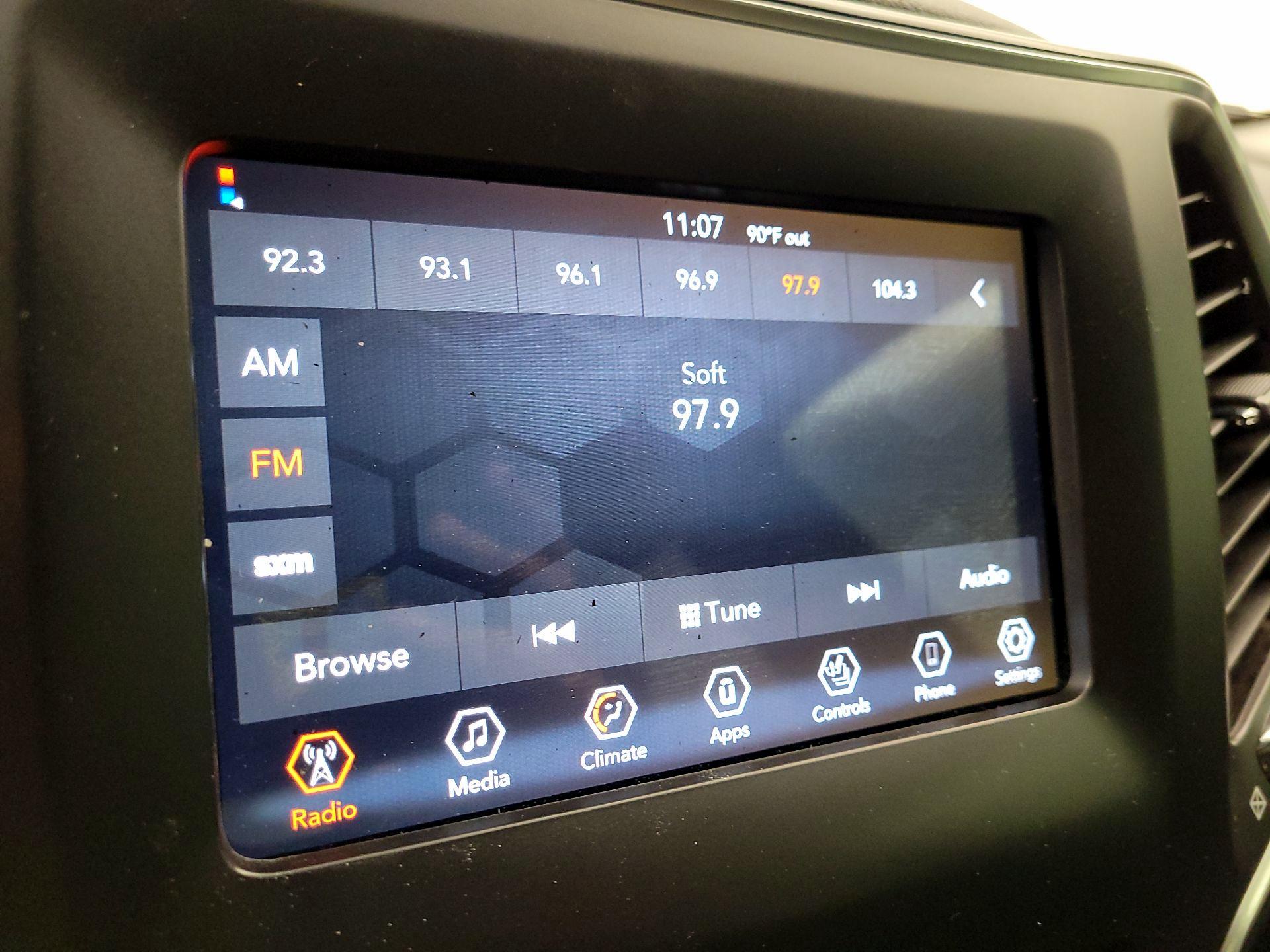 Thumbnail: 2019 Jeep Cherokee - 15