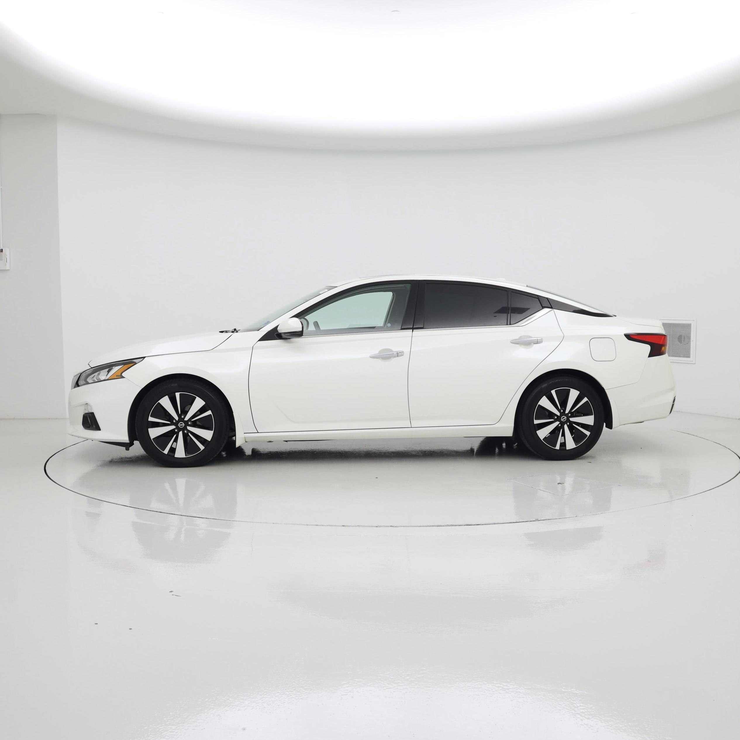 Thumbnail: 2020 Nissan Altima - 3