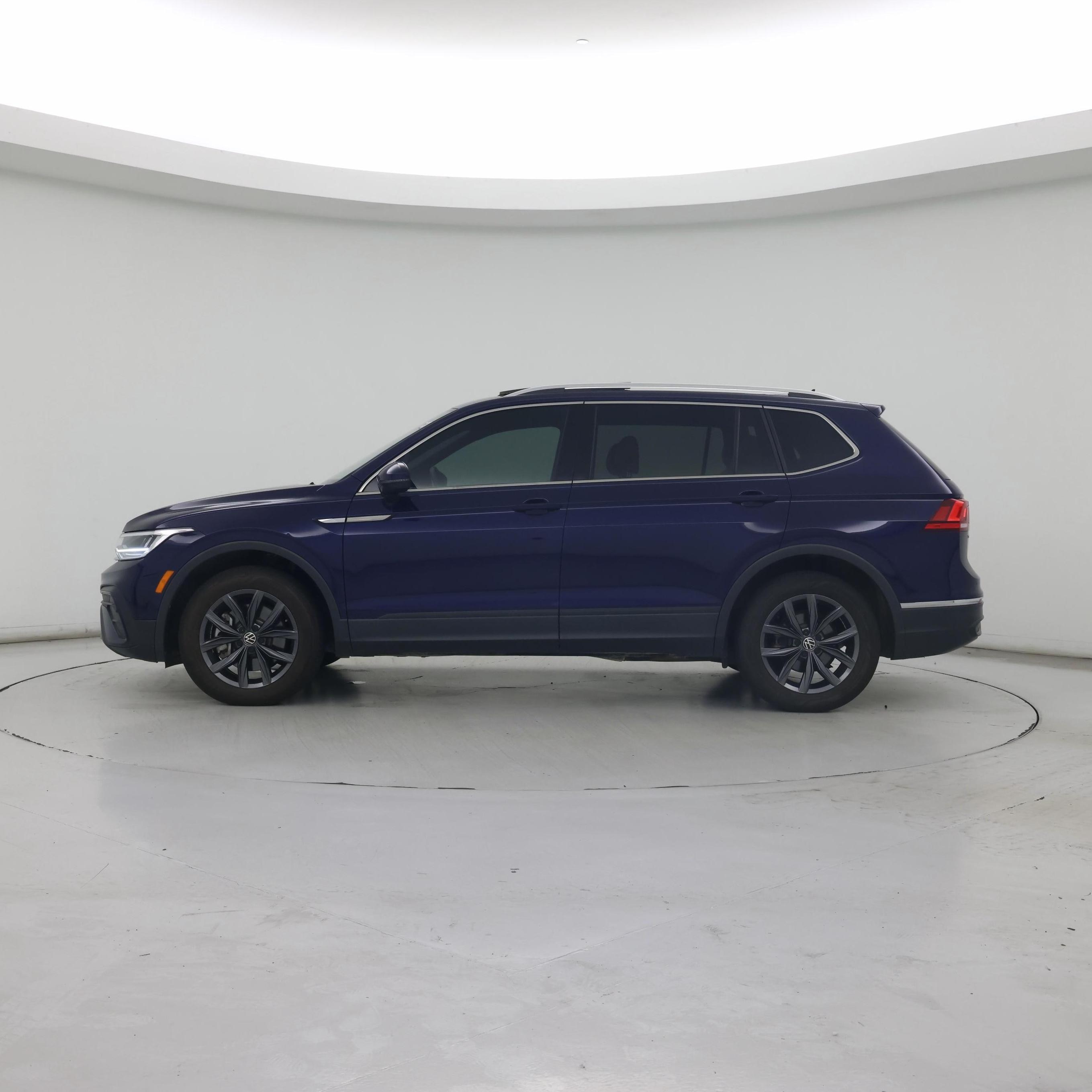 Thumbnail: 2022 Volkswagen Tiguan - 3