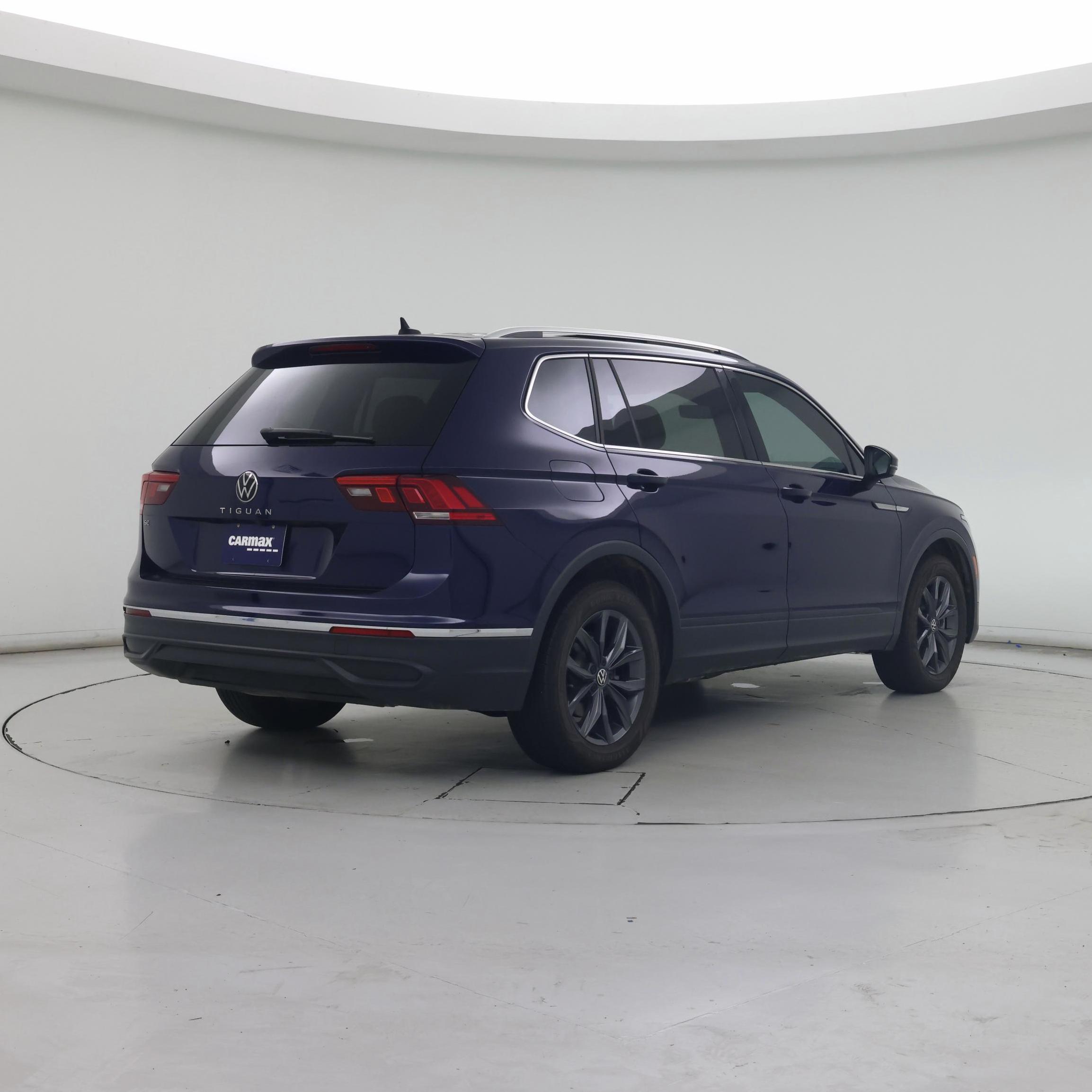 Thumbnail: 2022 Volkswagen Tiguan - 8