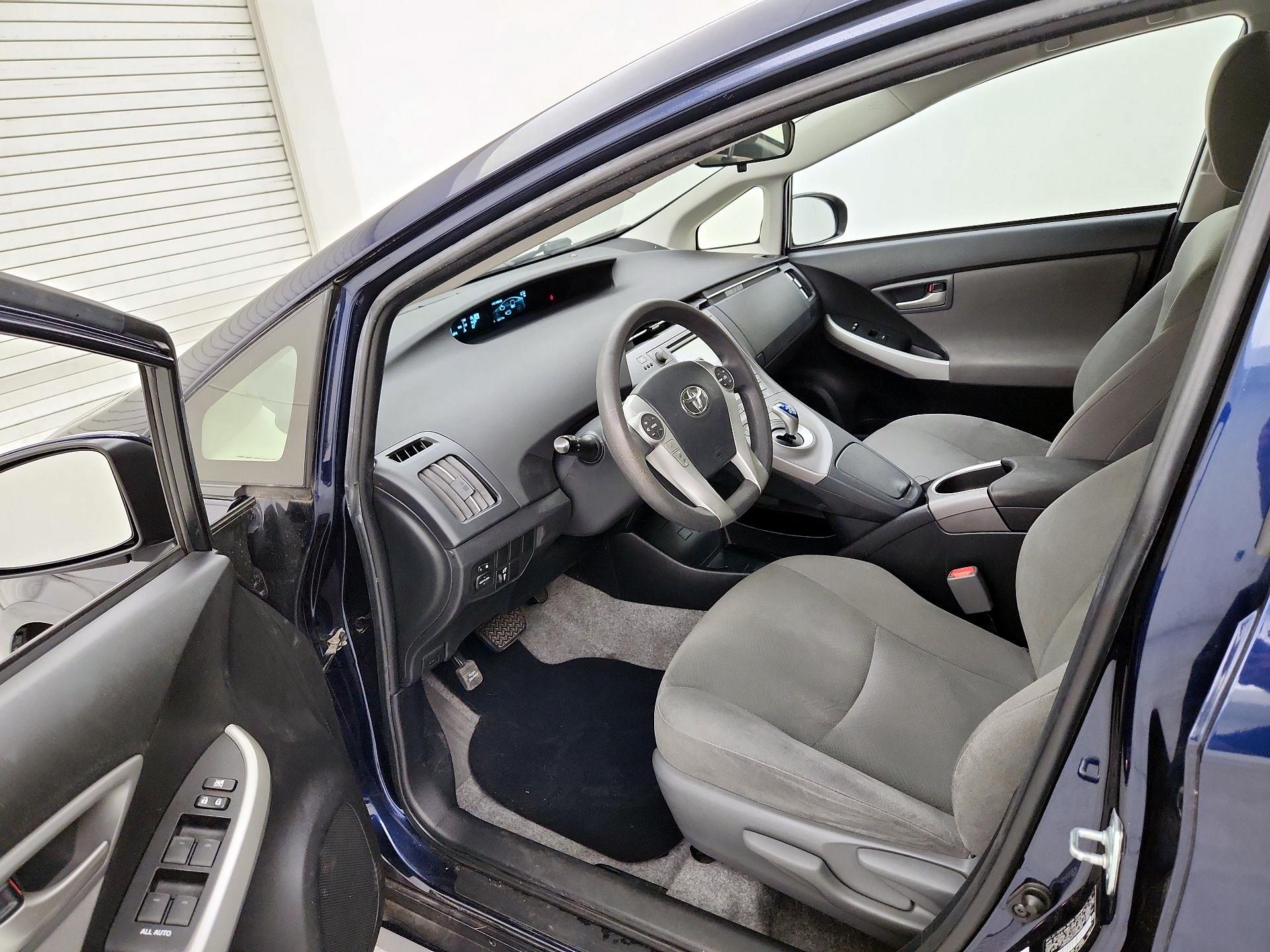 Thumbnail: 2015 Toyota Prius - 11