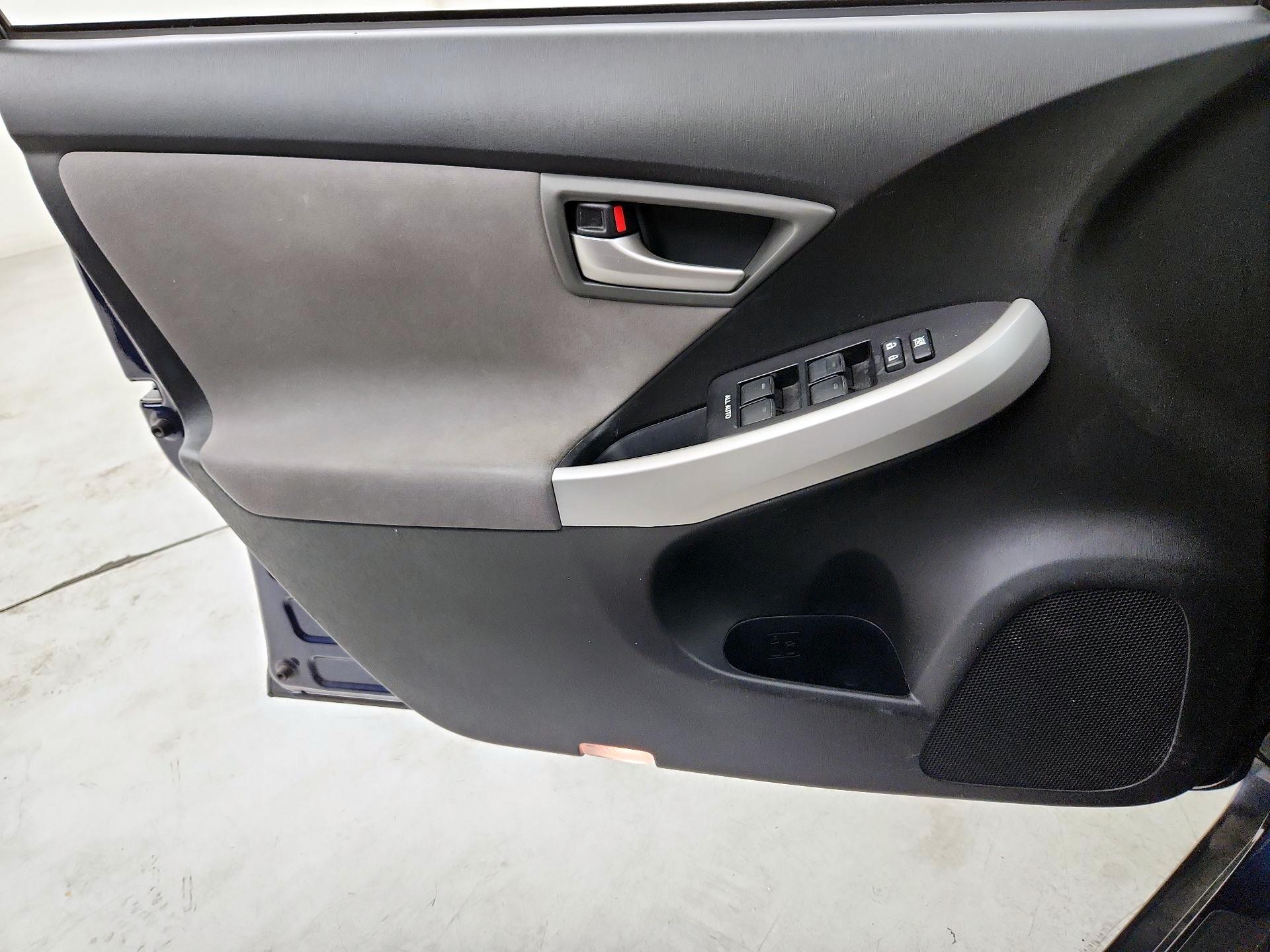 Thumbnail: 2015 Toyota Prius - 12