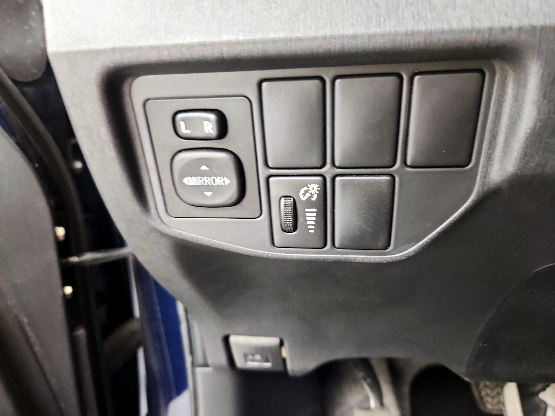 Thumbnail: 2015 Toyota Prius - 13