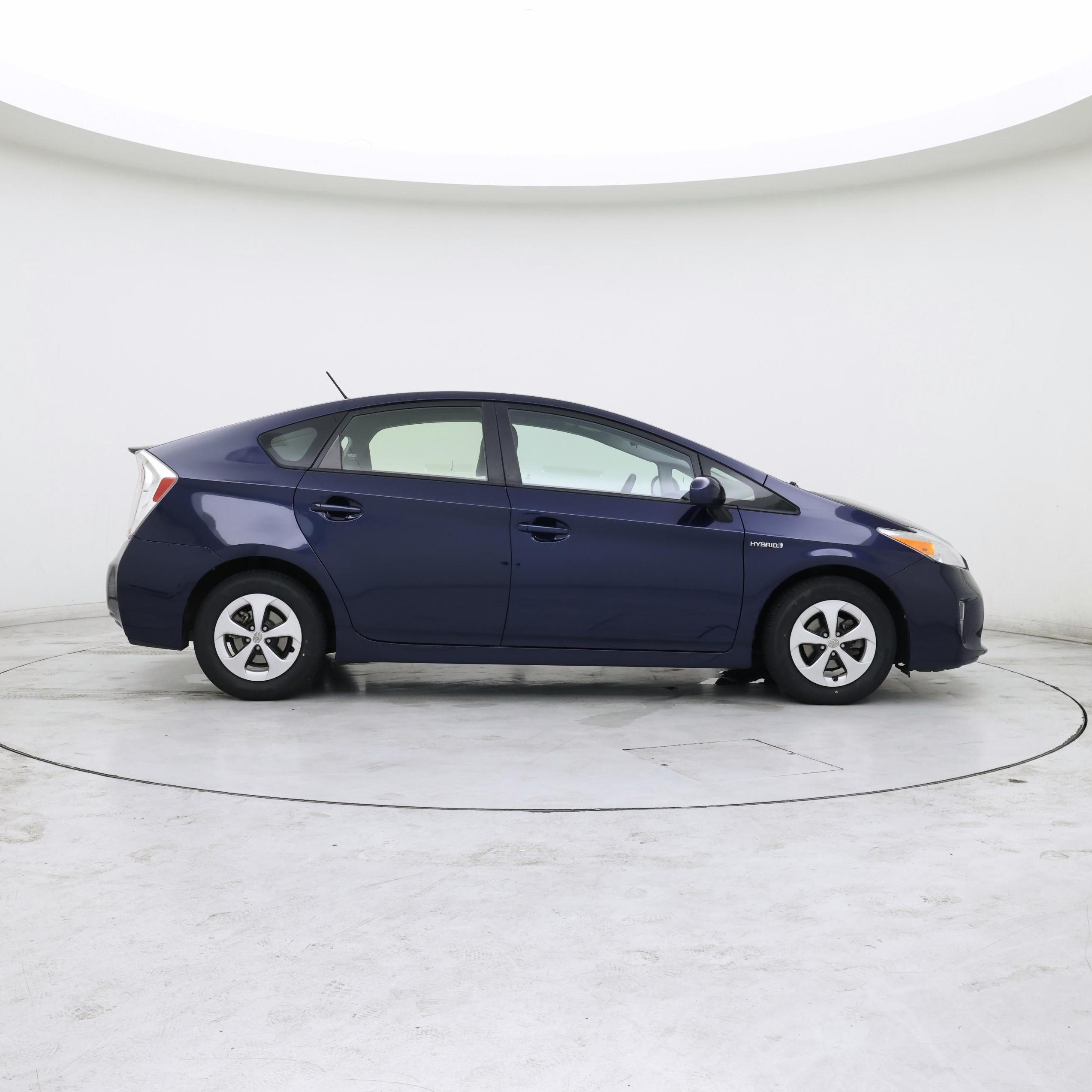 Thumbnail: 2015 Toyota Prius - 7