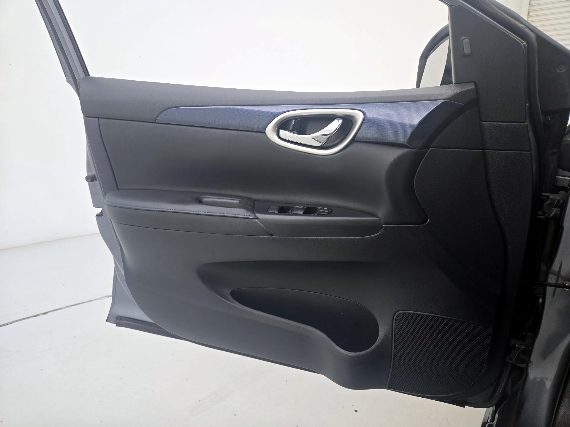 Thumbnail: 2019 Nissan Sentra - 12