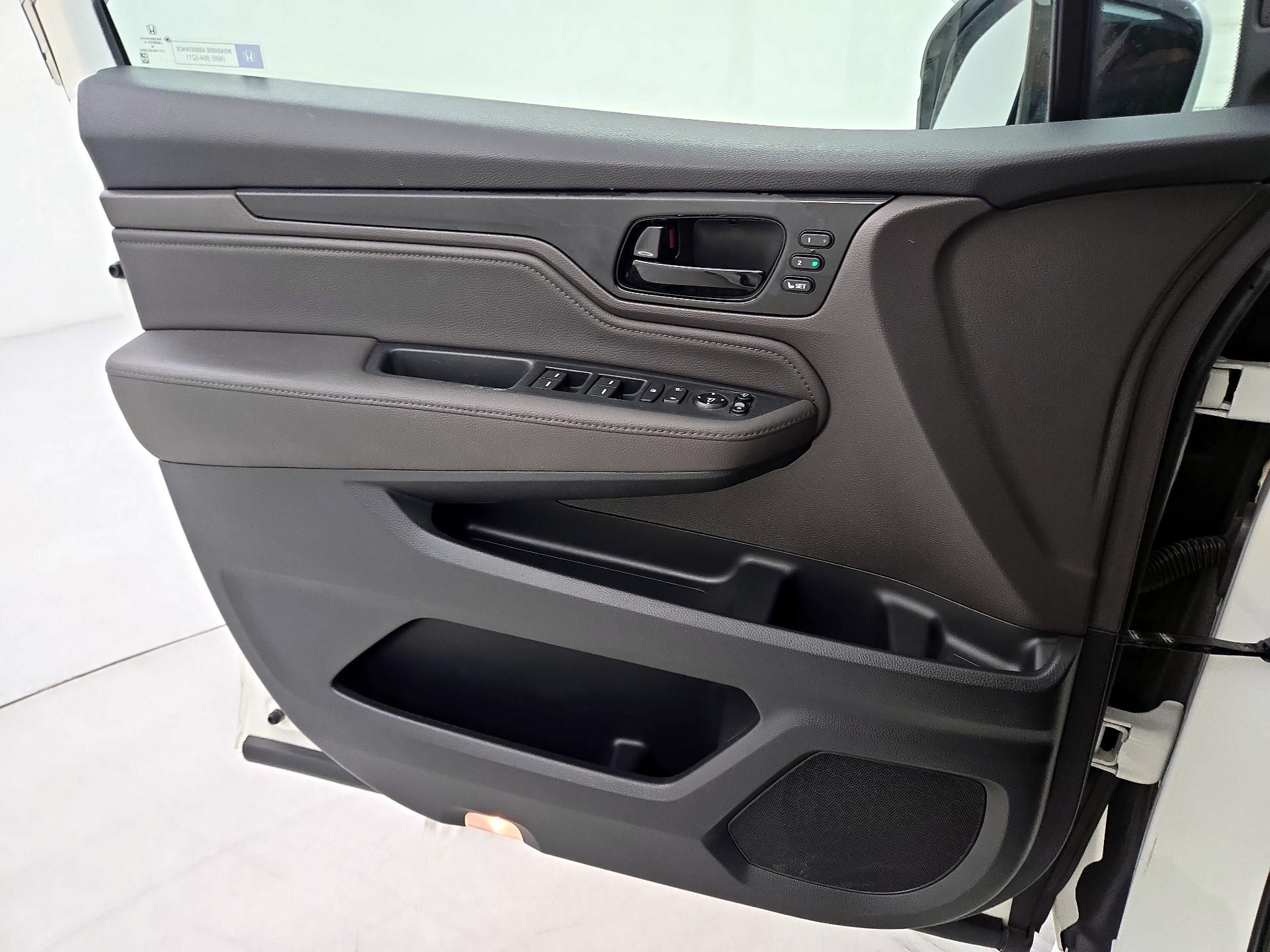 Thumbnail: 2018 Honda Odyssey - 12