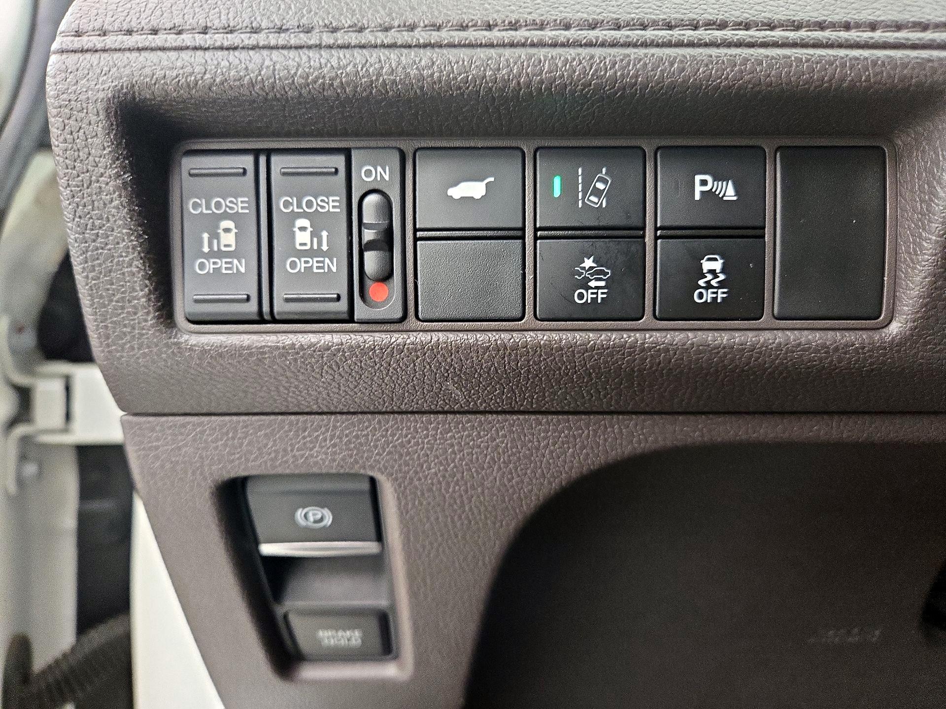 Thumbnail: 2018 Honda Odyssey - 13