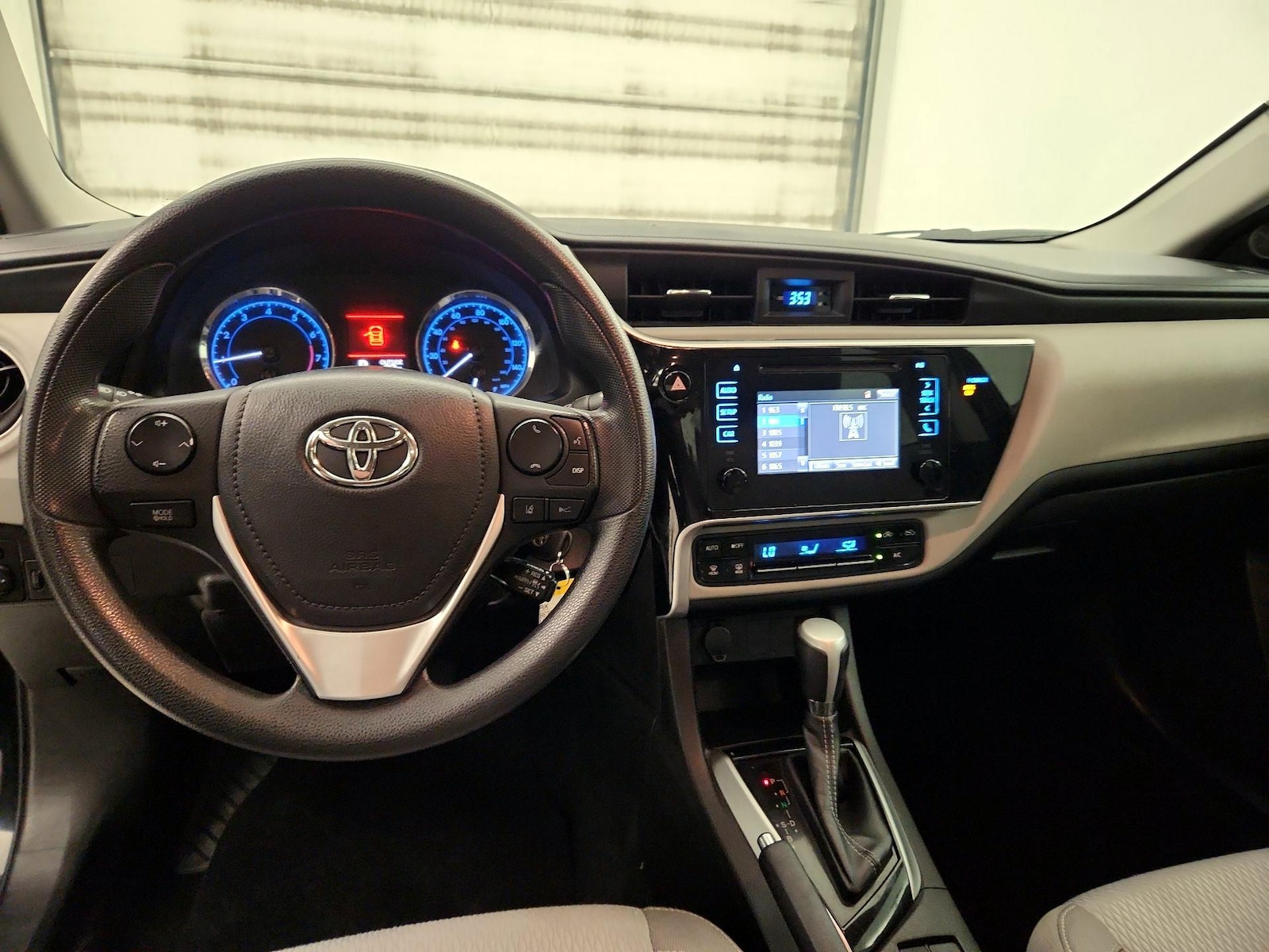 2019 Toyota Corolla LE - Photo 10
