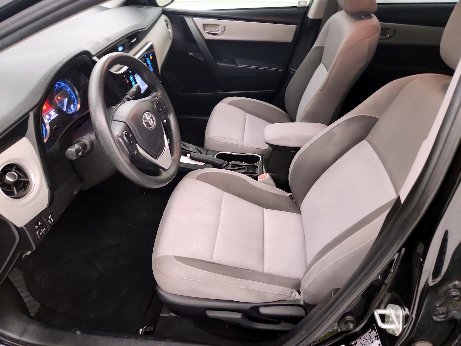 2019 Toyota Corolla LE - Photo 12
