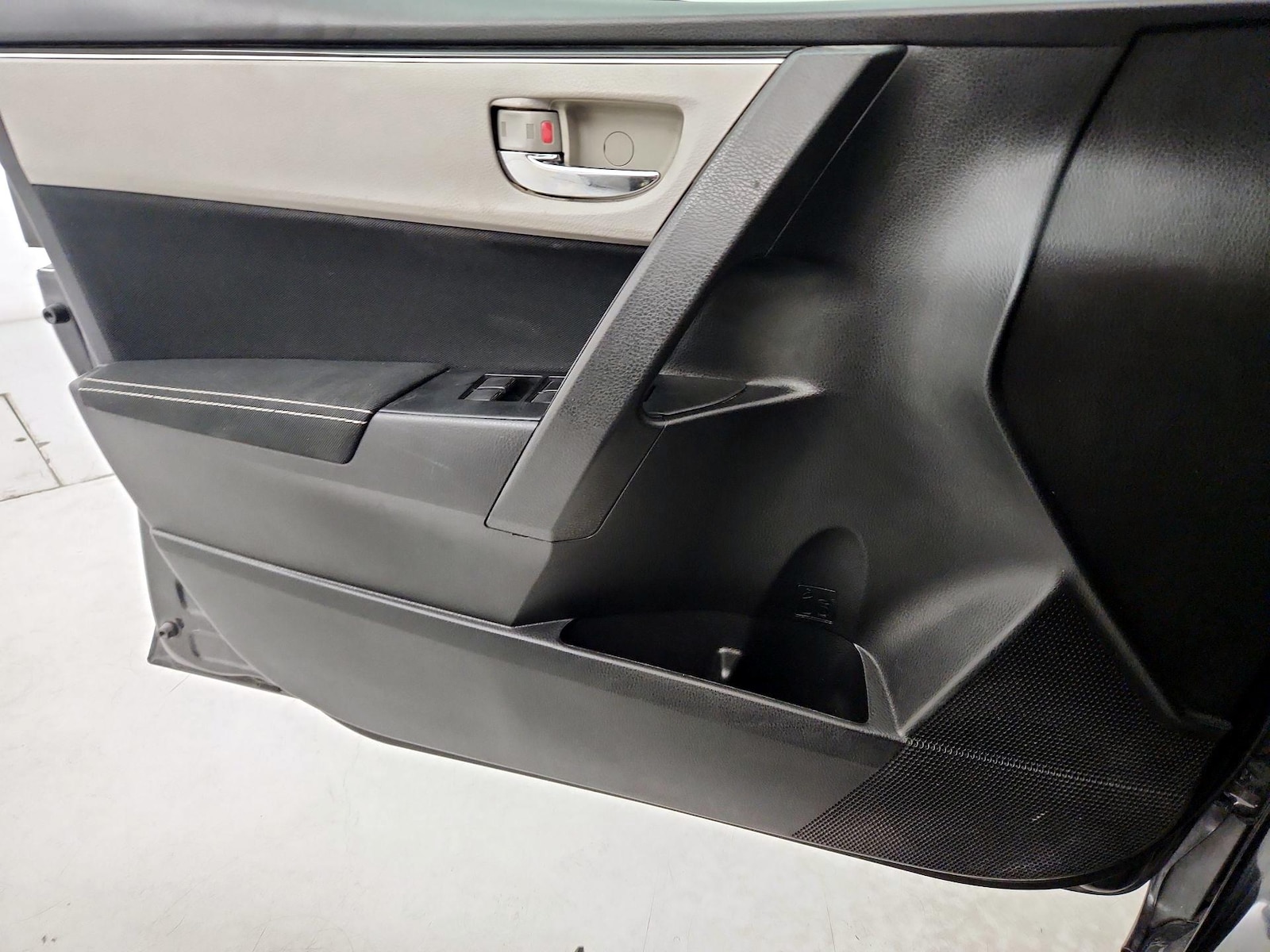 2019 Toyota Corolla LE - Photo 13