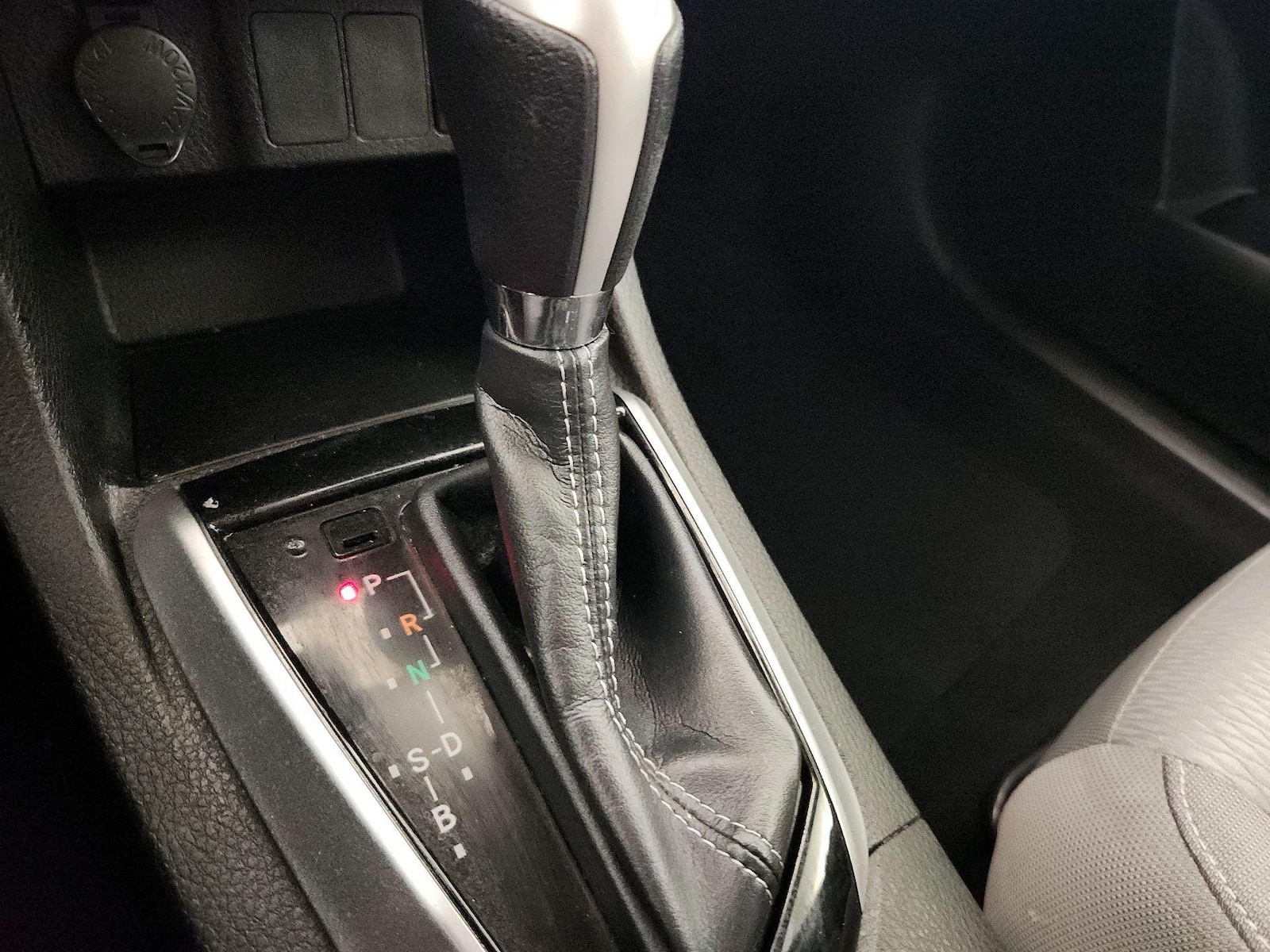 2019 Toyota Corolla LE - Photo 18