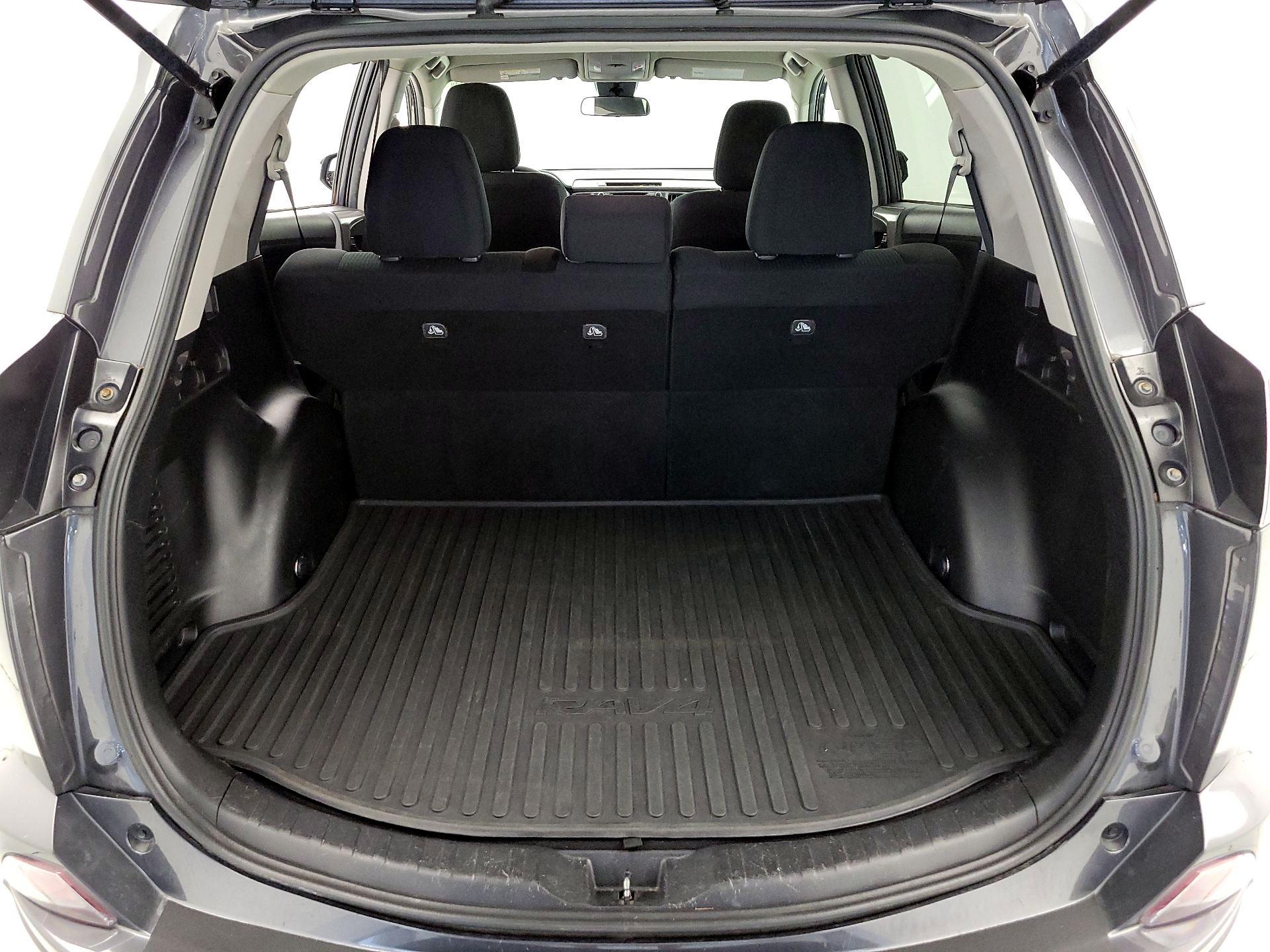 Thumbnail: 2018 Toyota RAV4 - 20