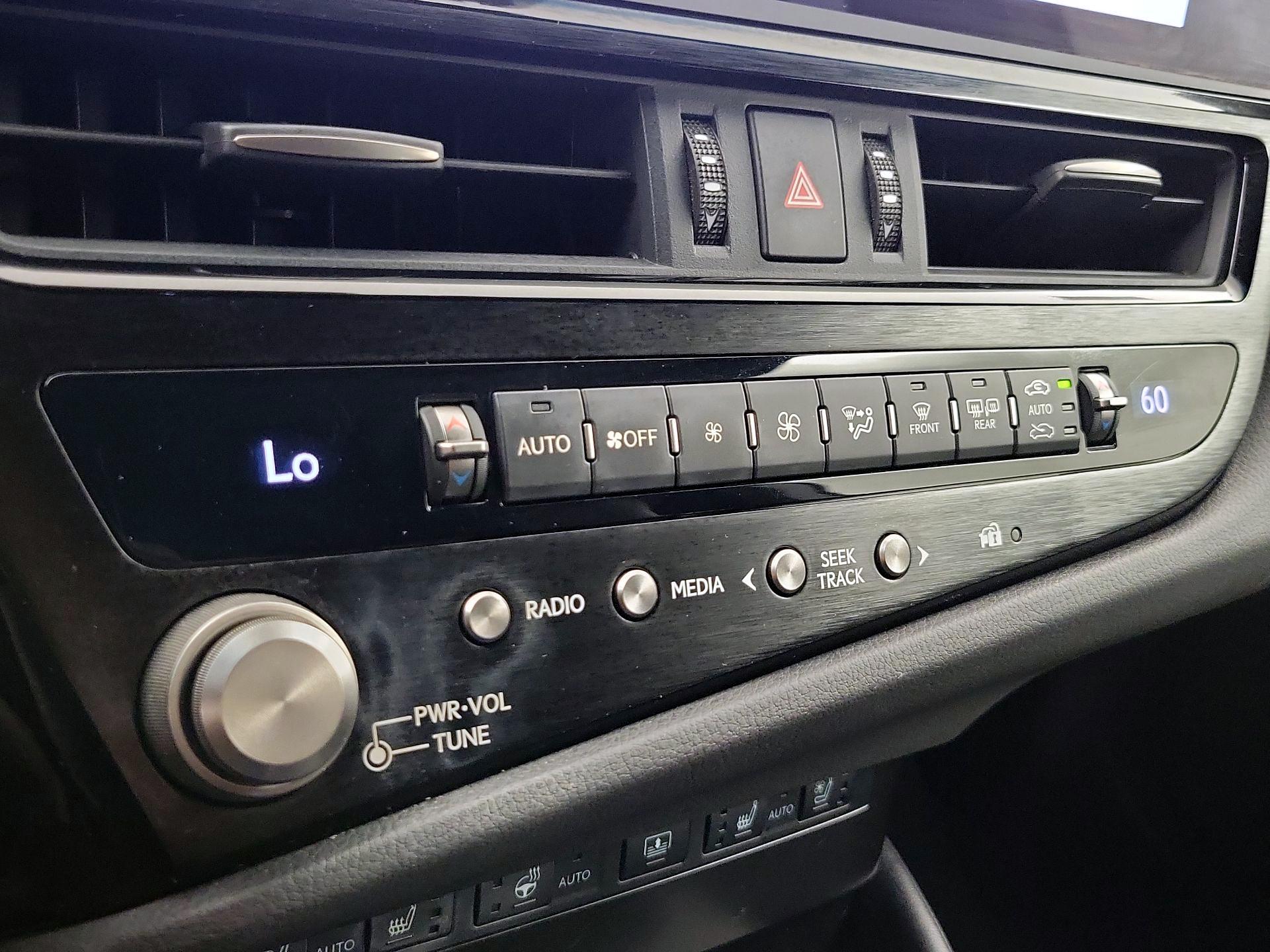 Thumbnail: 2024 Lexus ES - 17
