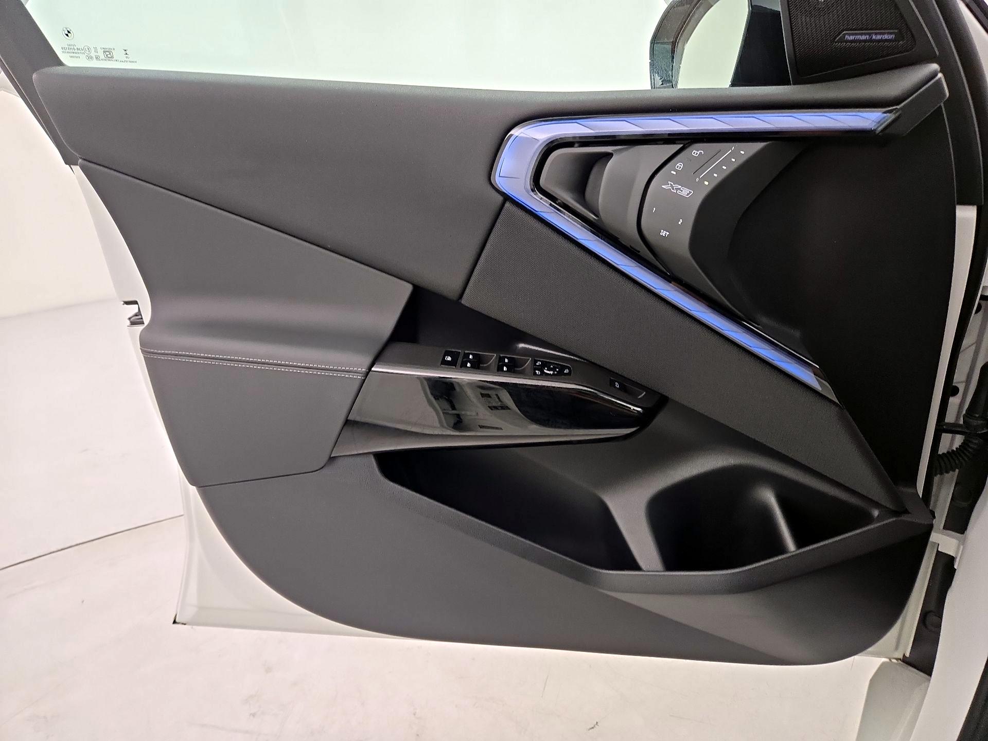 Thumbnail: 2025 BMW X3 - 12