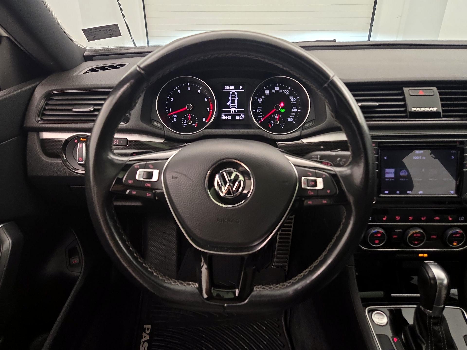 Thumbnail: 2018 Volkswagen Passat - 10