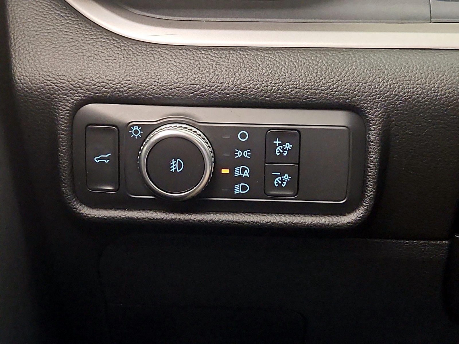 2021 Ford Explorer XLT - Photo 14