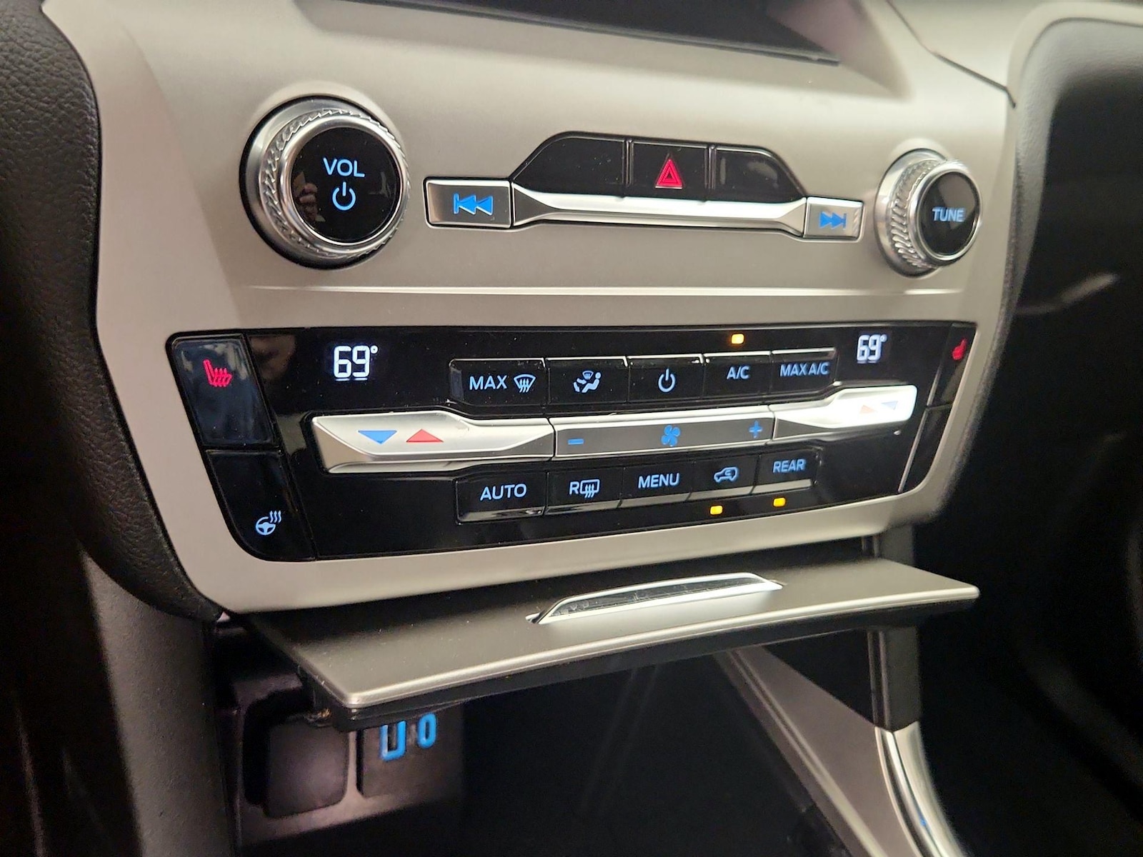 2021 Ford Explorer XLT - Photo 18