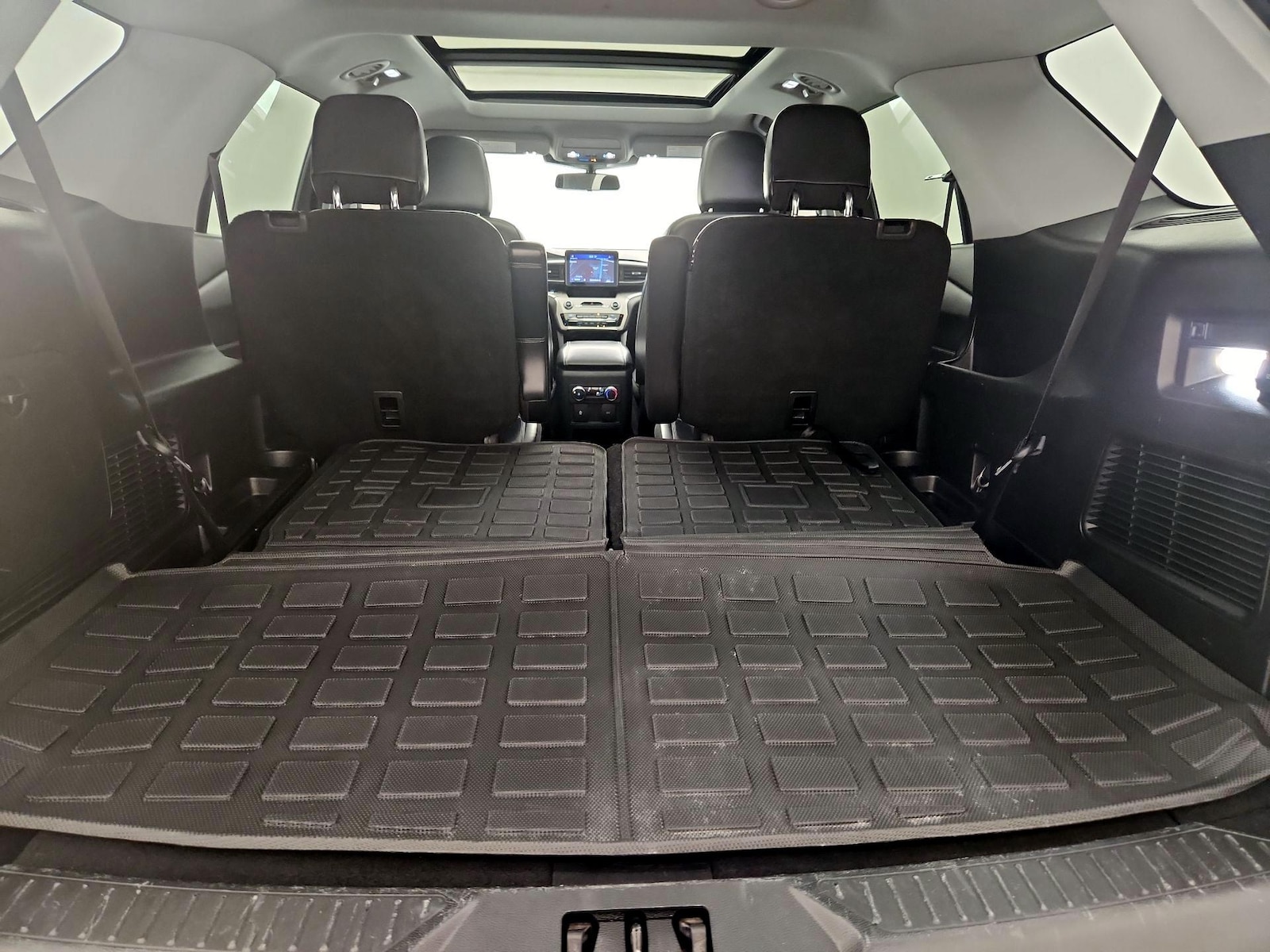 2021 Ford Explorer XLT - Photo 25