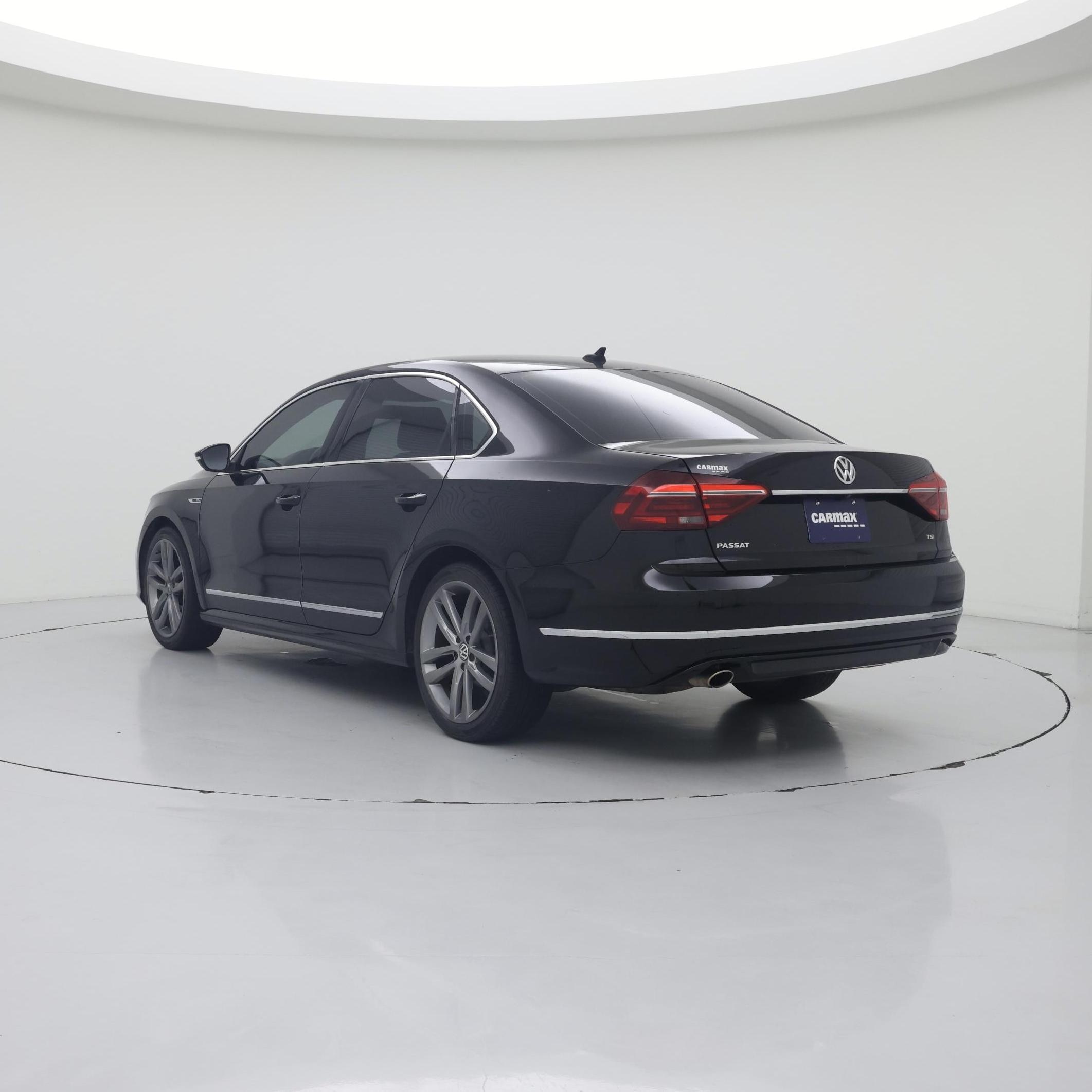 Thumbnail: 2017 Volkswagen Passat - 2