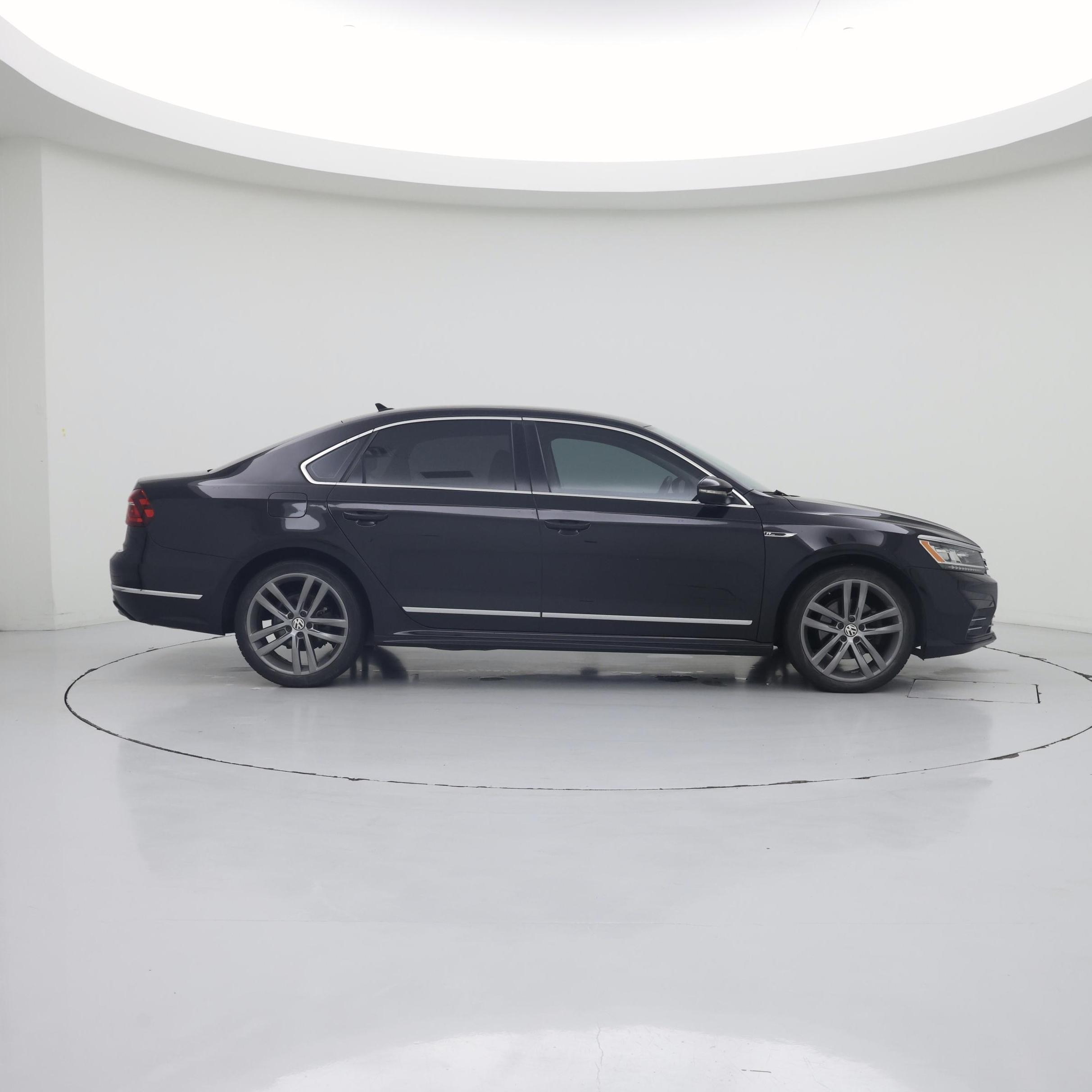 Thumbnail: 2017 Volkswagen Passat - 7