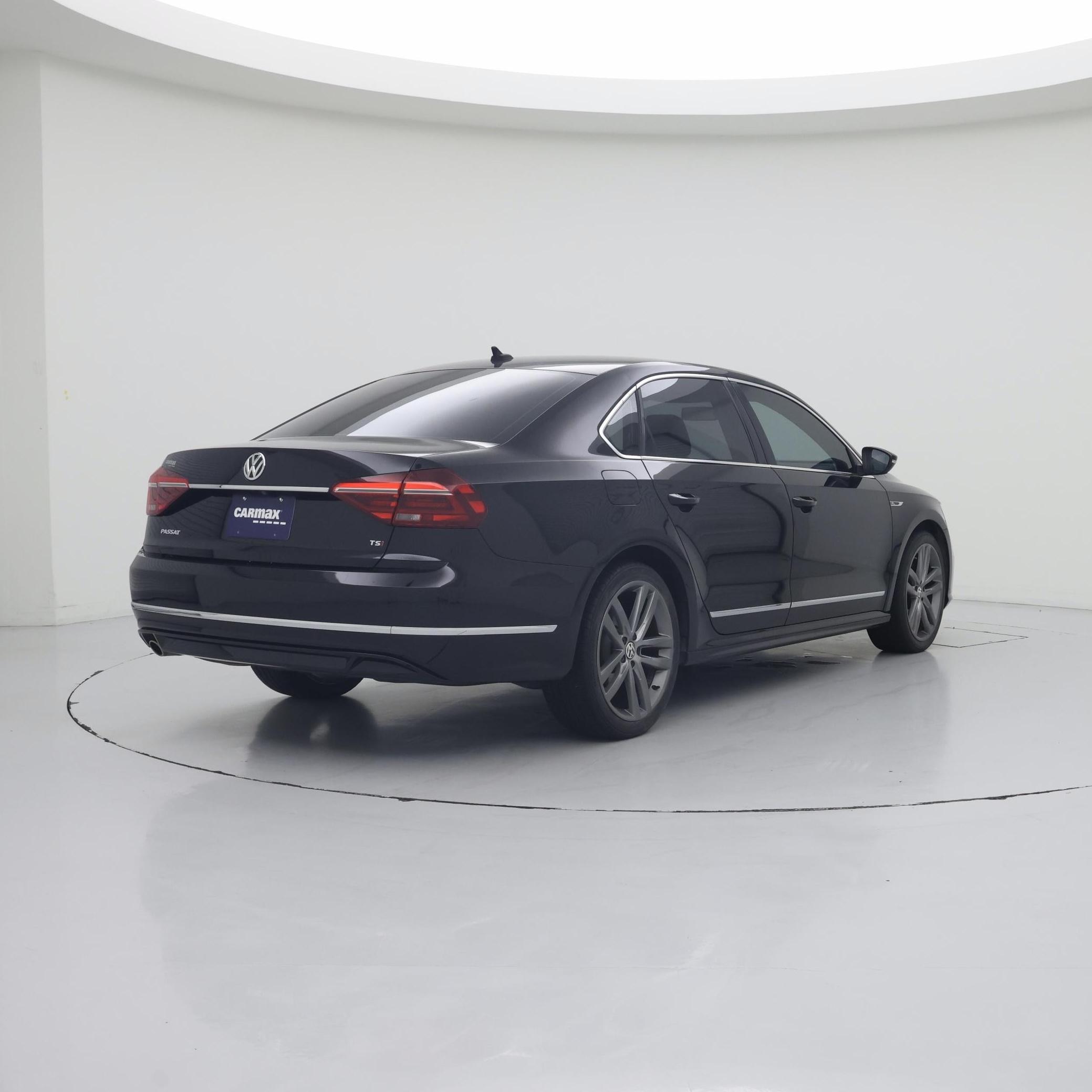 Thumbnail: 2017 Volkswagen Passat - 8