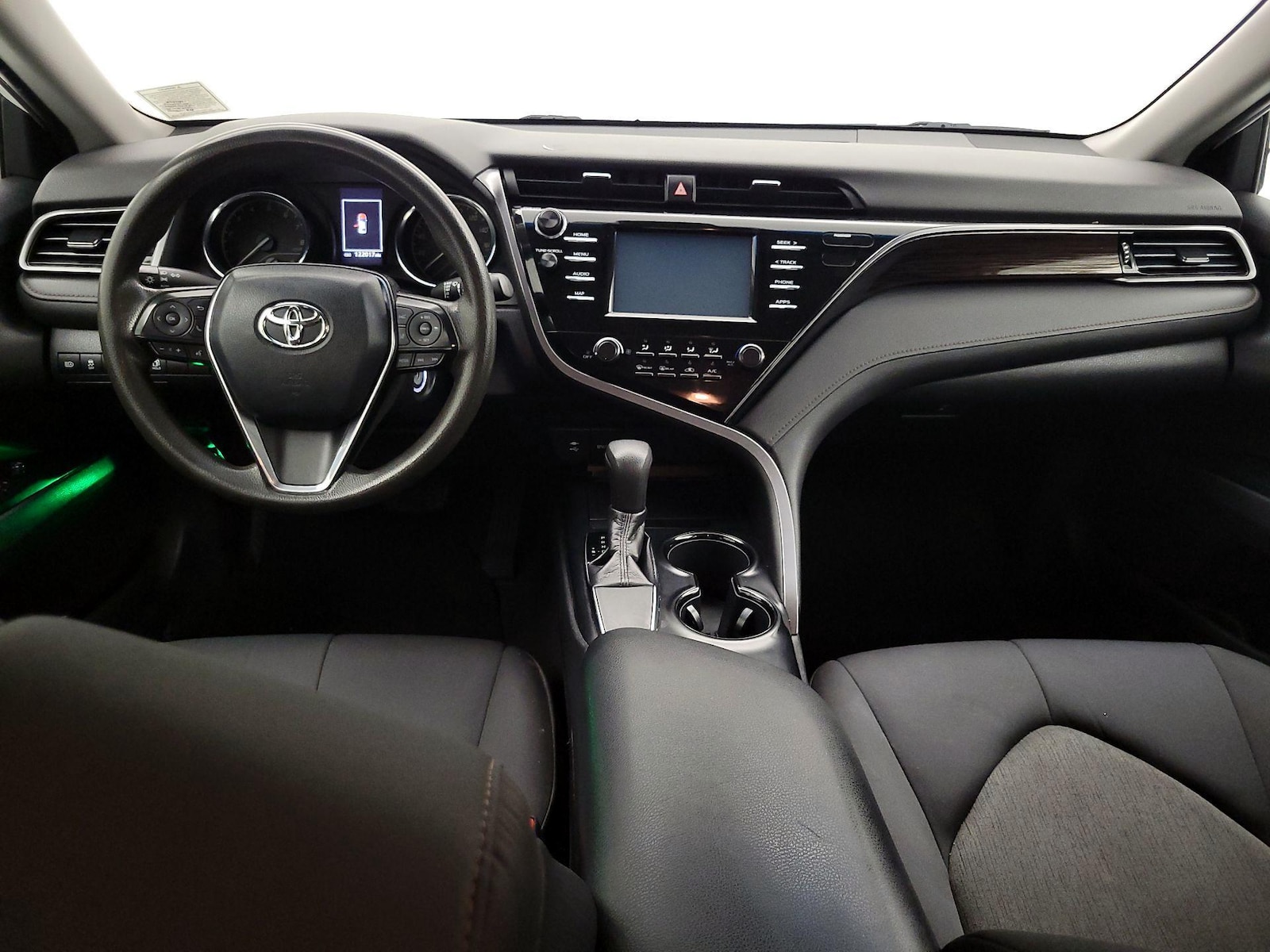 2019 Toyota Camry LE - Photo 10
