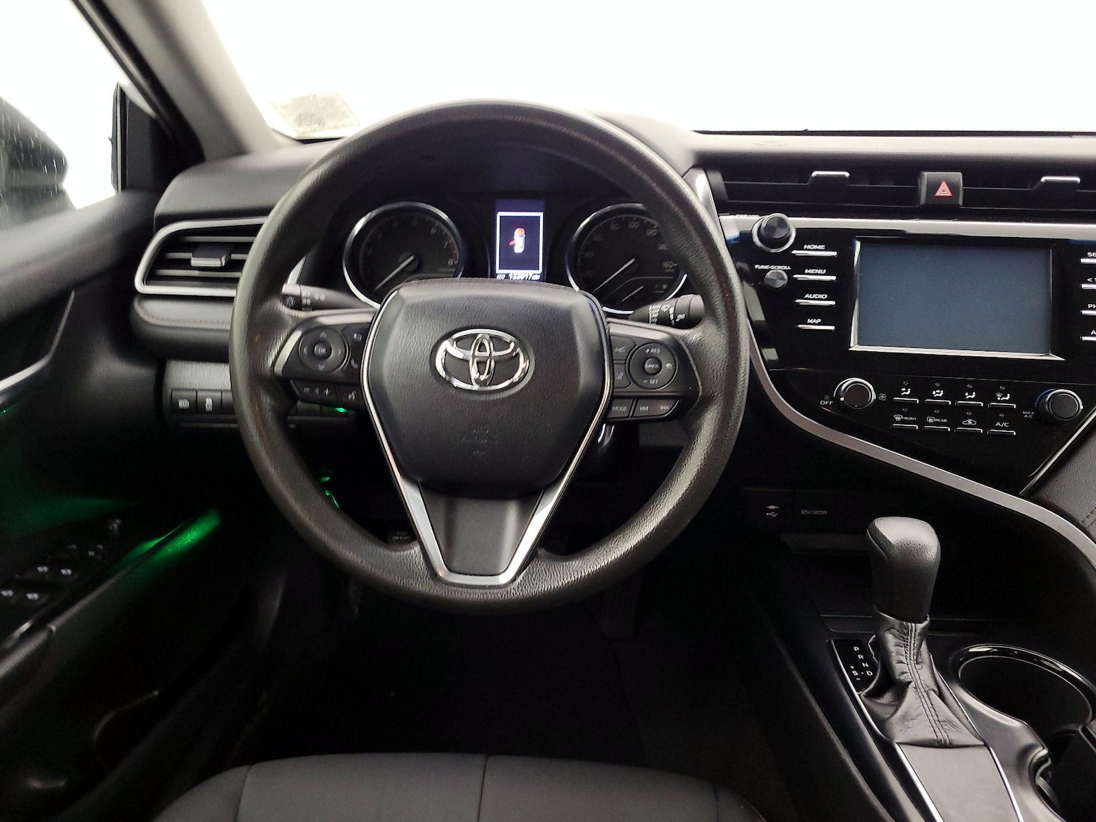 2019 Toyota Camry LE - Photo 11