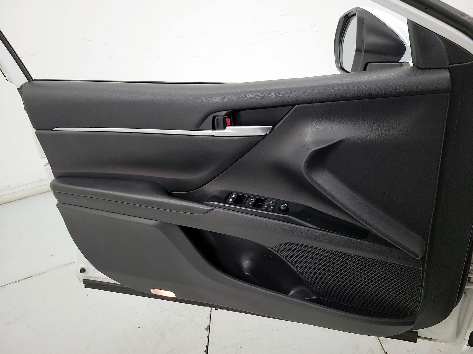 2019 Toyota Camry LE - Photo 13