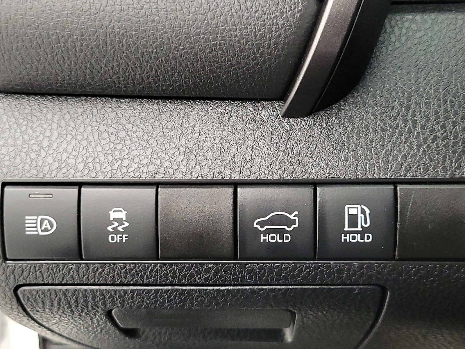 2019 Toyota Camry LE - Photo 14