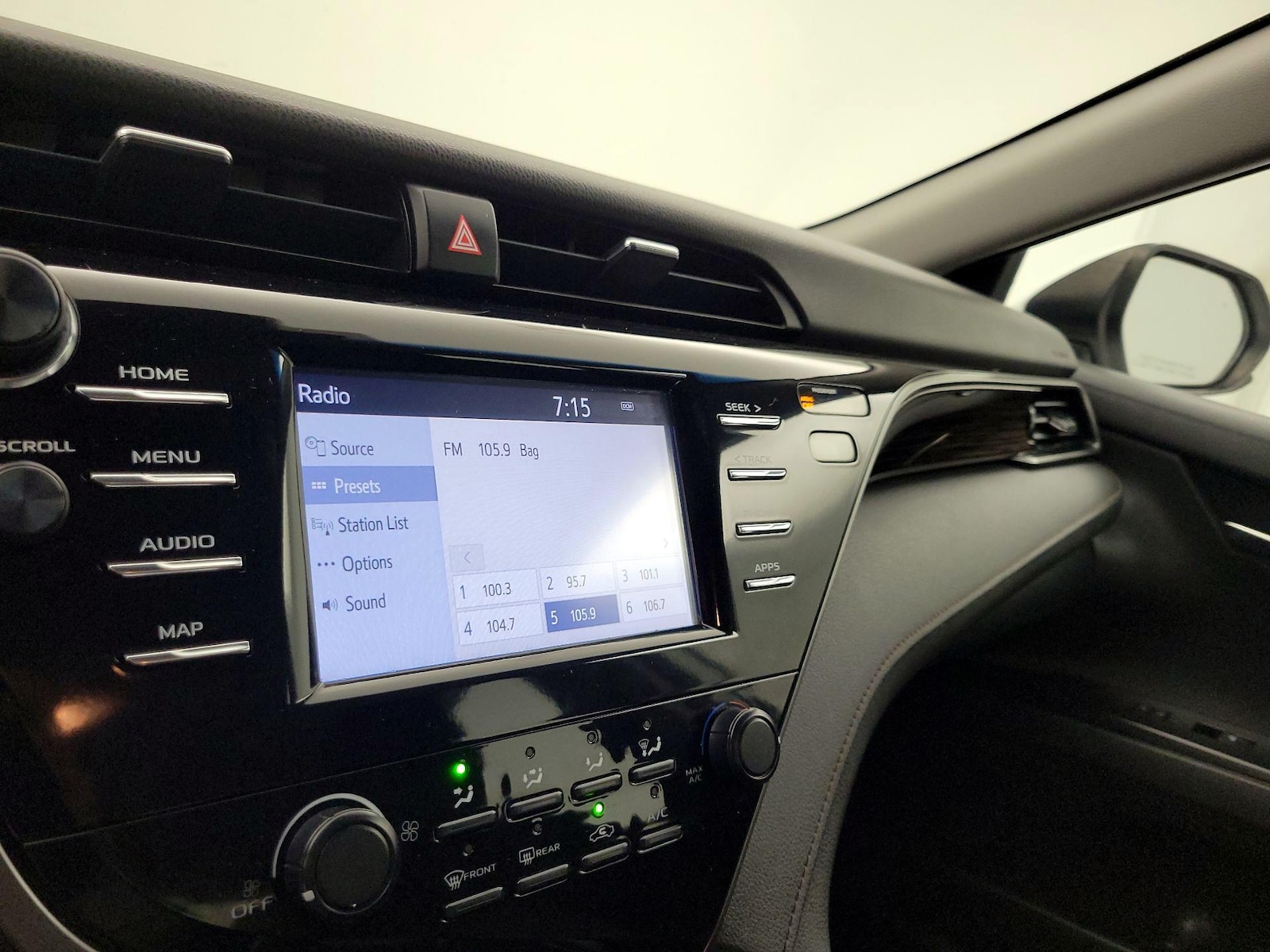 2019 Toyota Camry LE - Photo 16