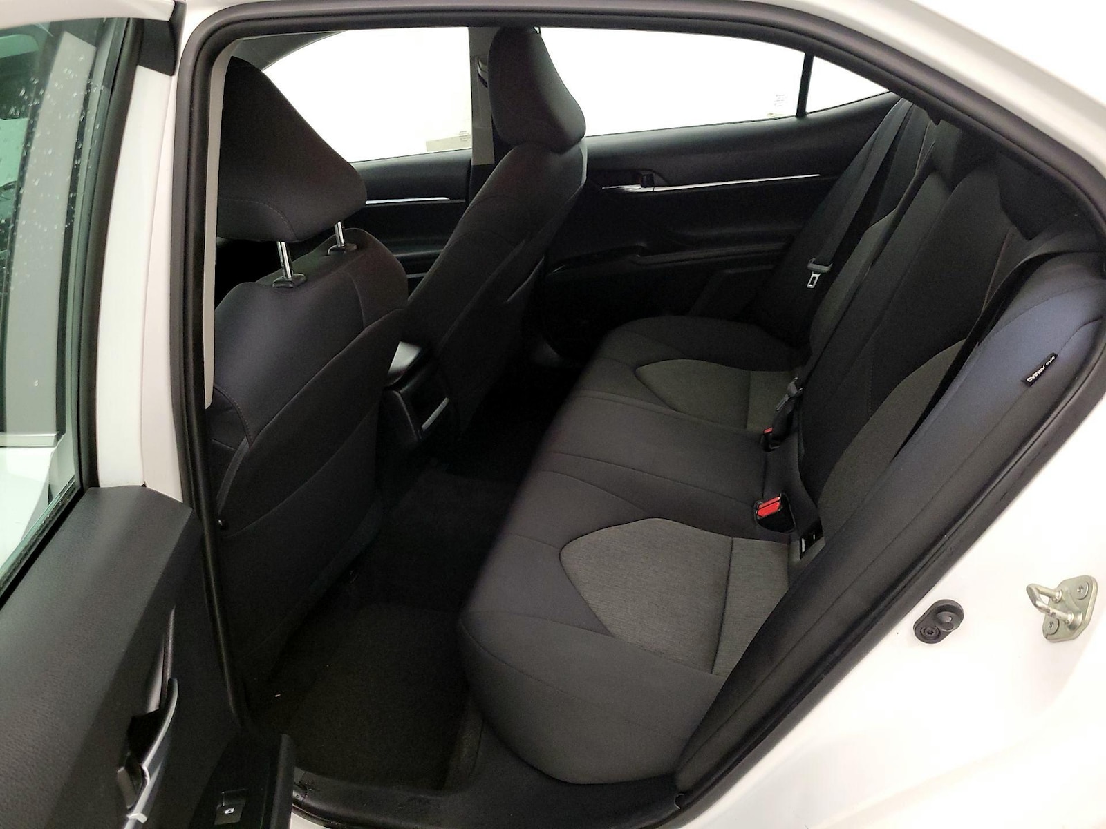 2019 Toyota Camry LE - Photo 19