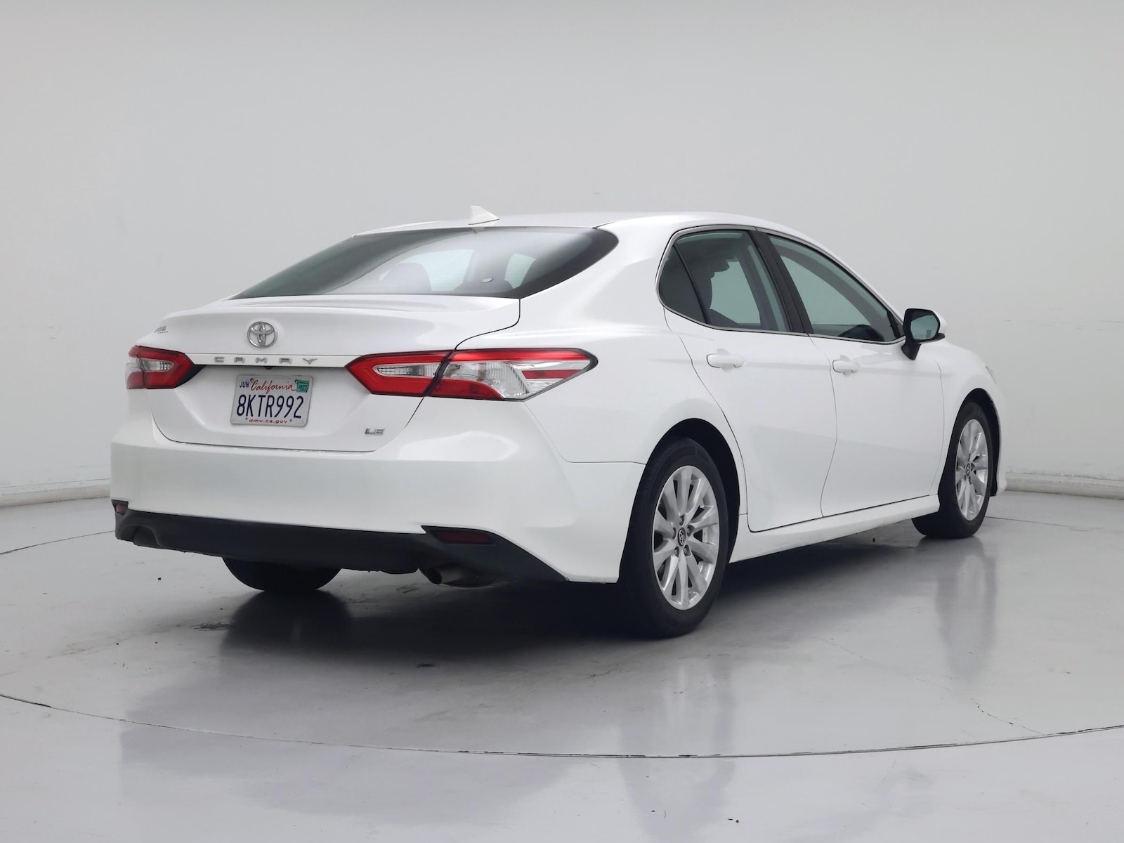2019 Toyota Camry LE - Photo 9