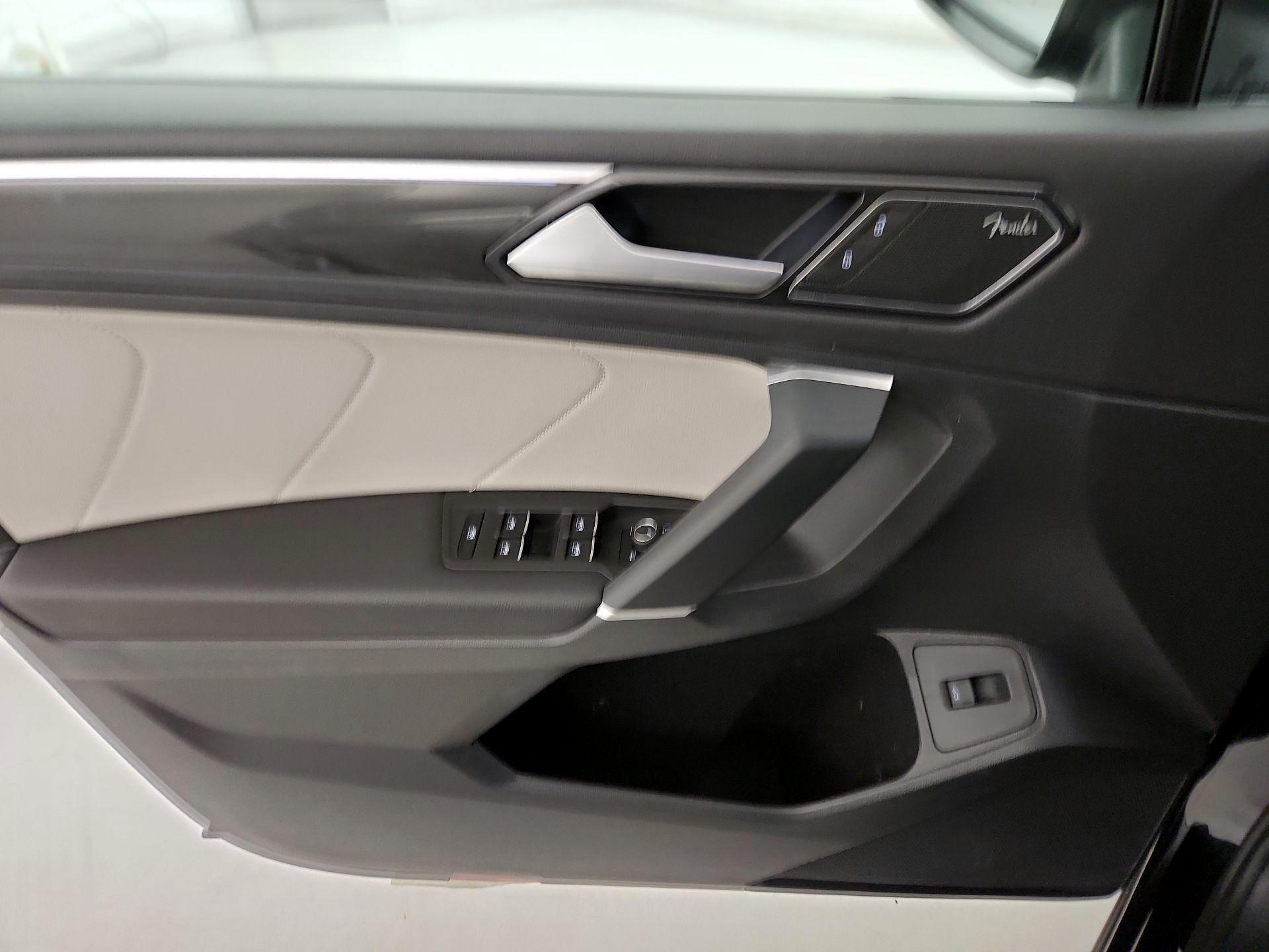 Thumbnail: 2018 Volkswagen Tiguan - 12
