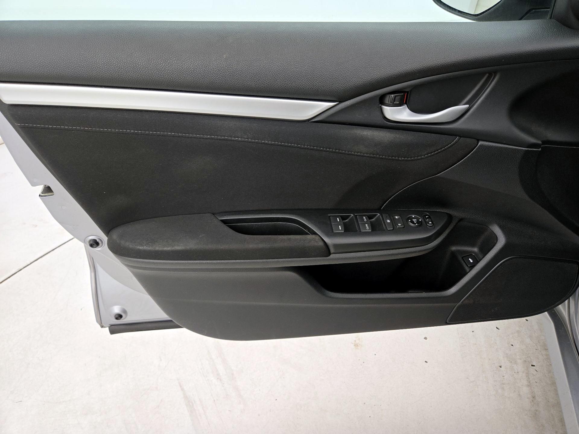 Thumbnail: 2016 Honda Civic - 12
