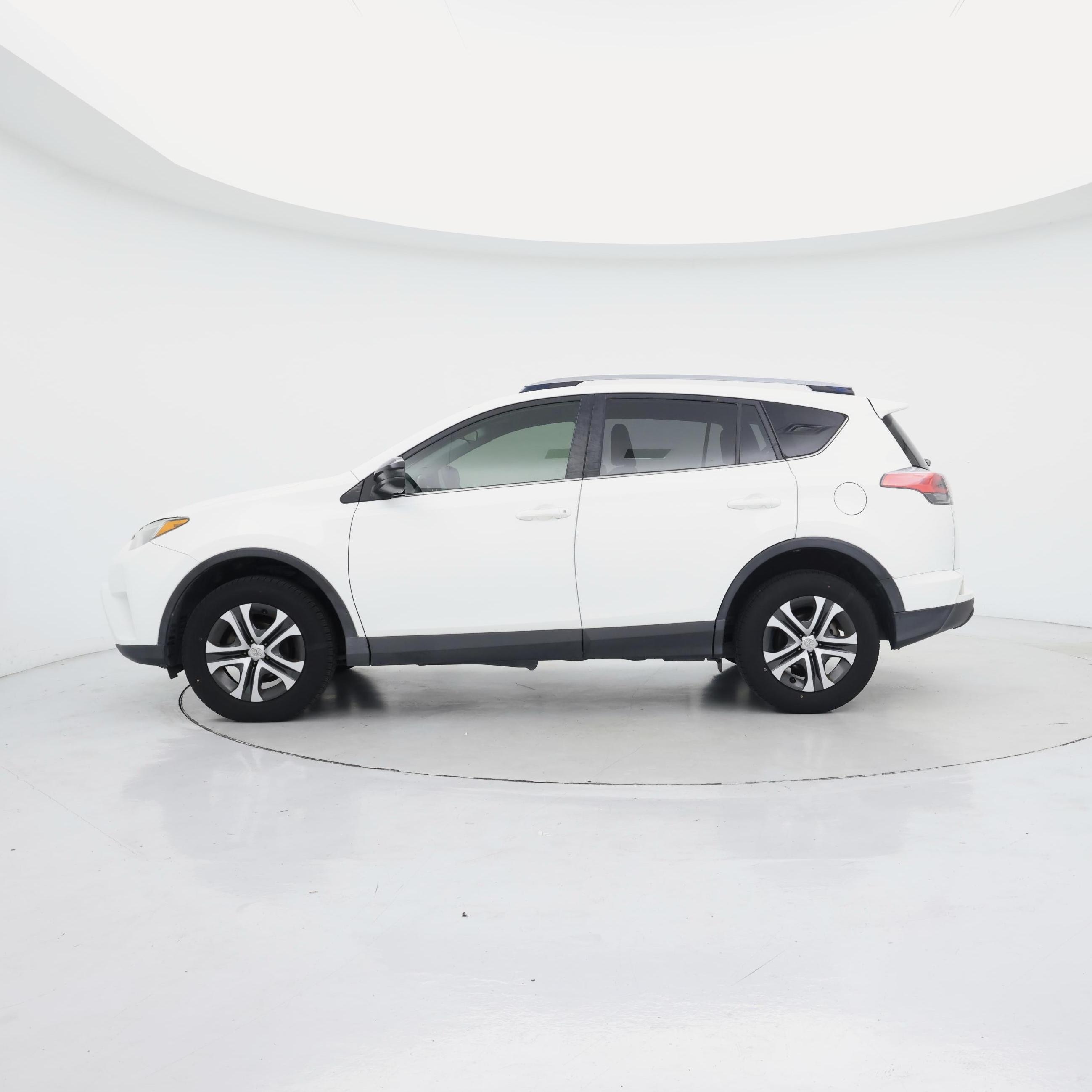 Thumbnail: 2017 Toyota RAV4 - 3