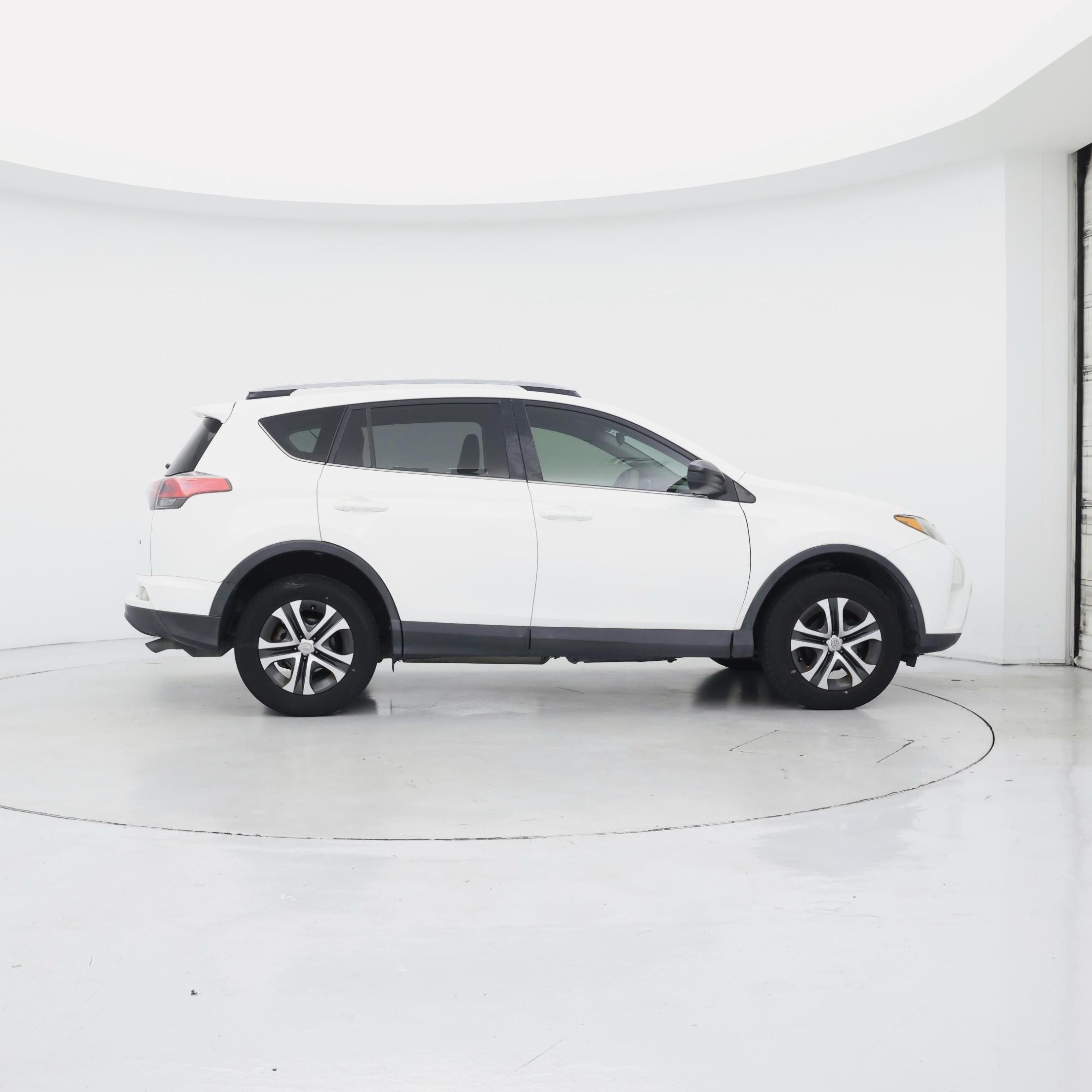 Thumbnail: 2017 Toyota RAV4 - 7