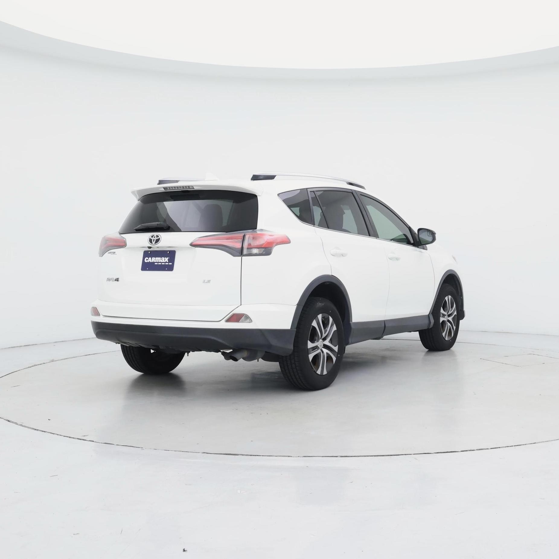 Thumbnail: 2017 Toyota RAV4 - 8