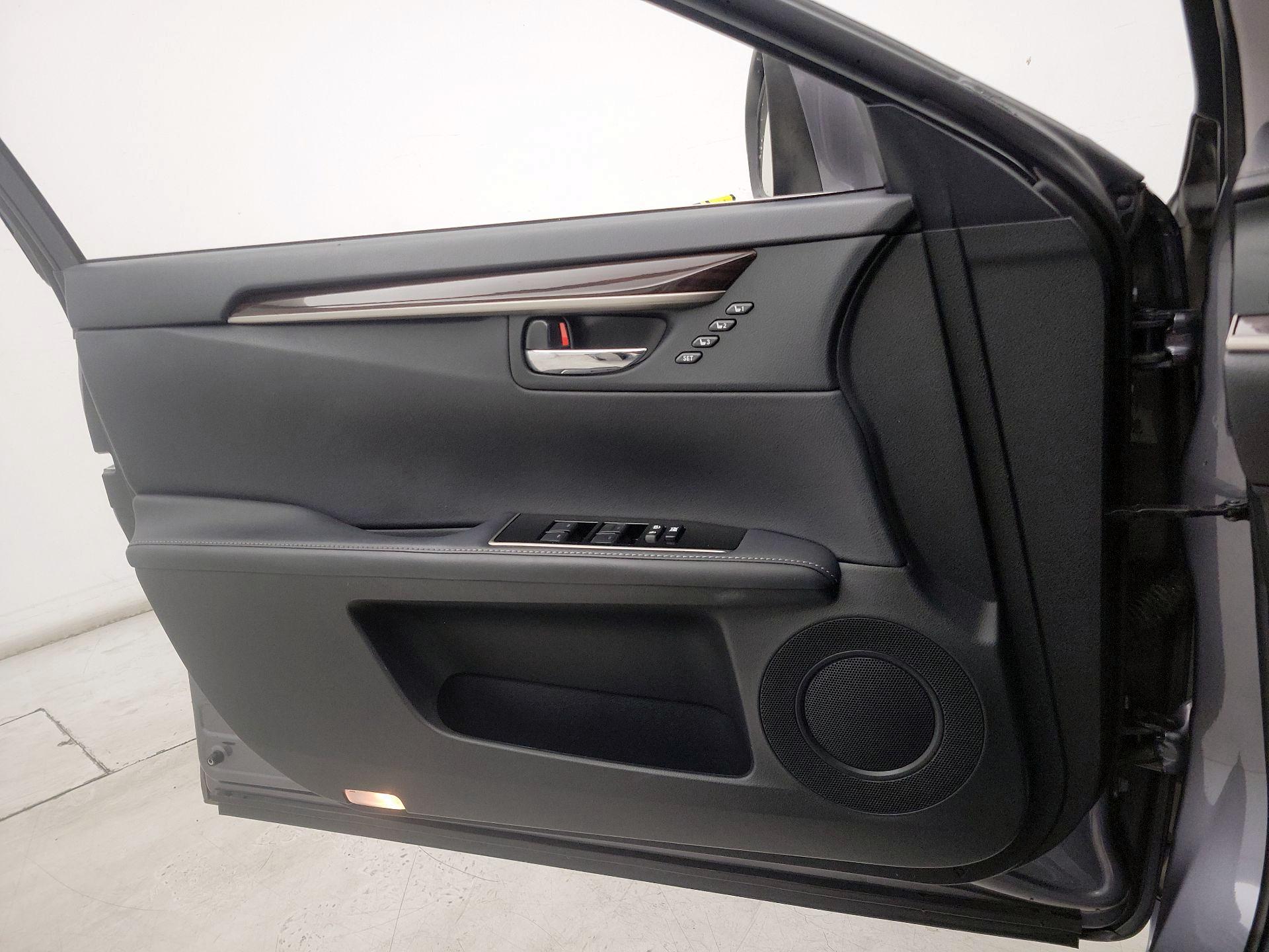 Thumbnail: 2016 Lexus ES - 12