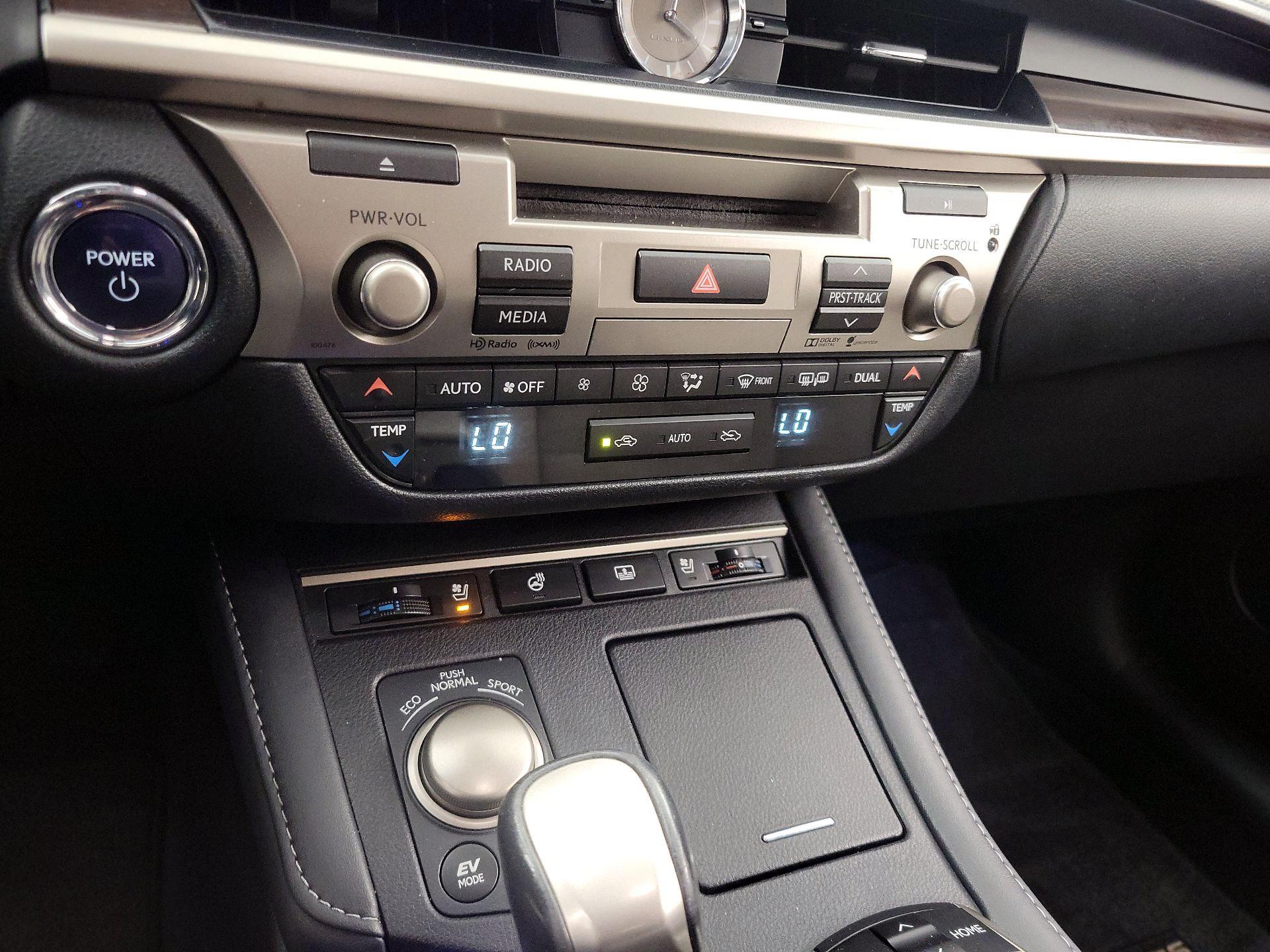 Thumbnail: 2016 Lexus ES - 17