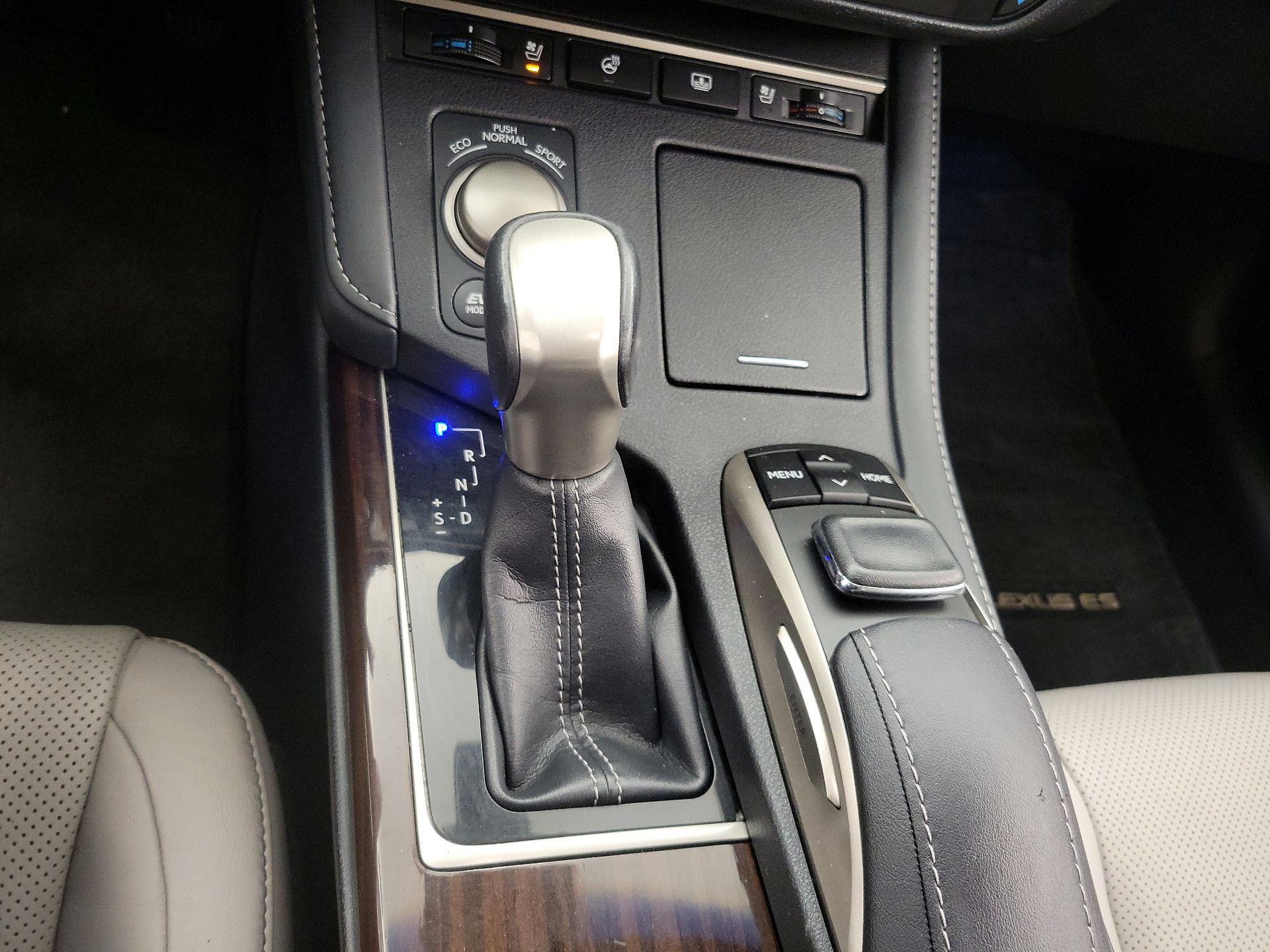 Thumbnail: 2016 Lexus ES - 18