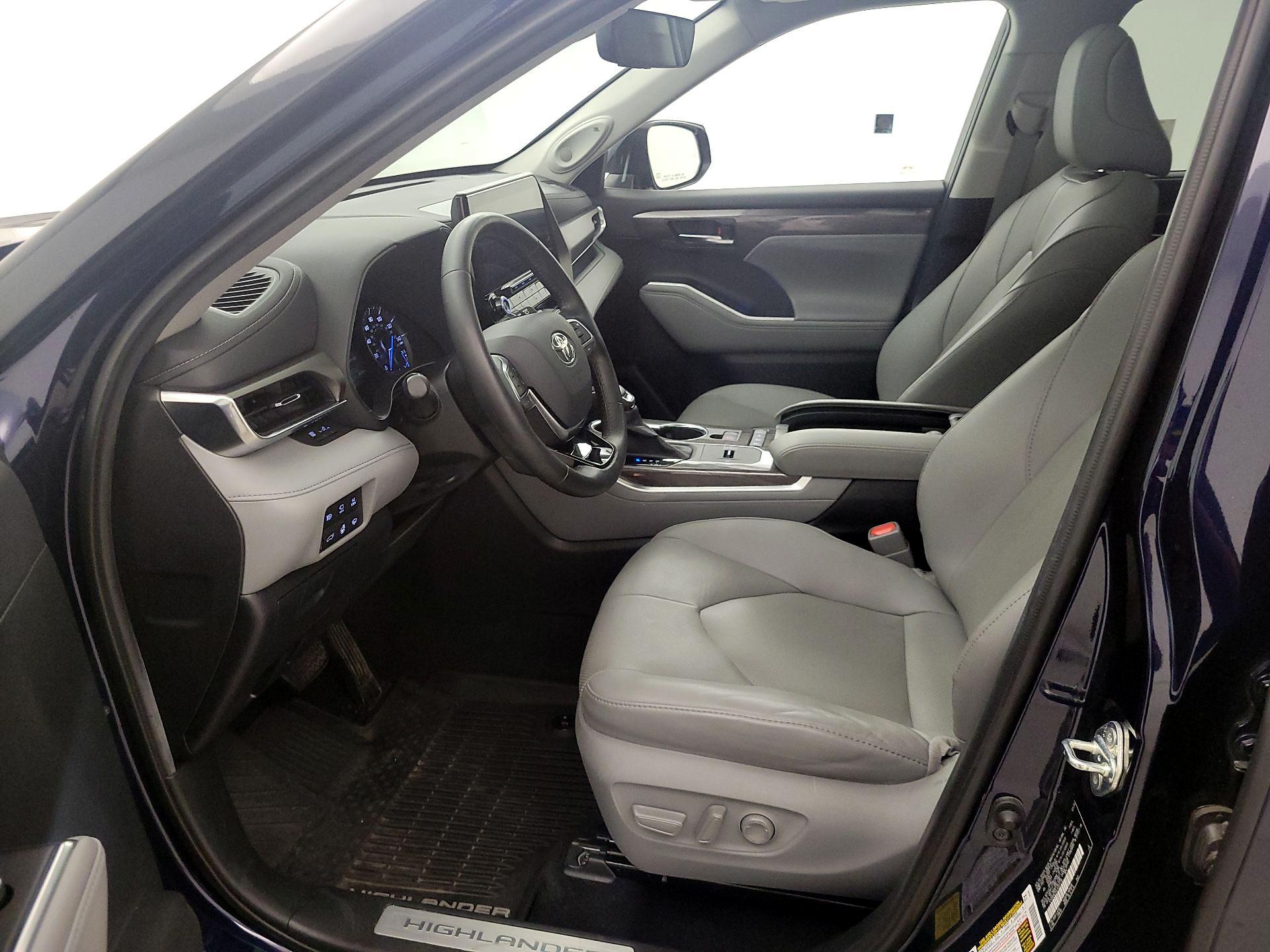 Thumbnail: 2020 Toyota Highlander - 11