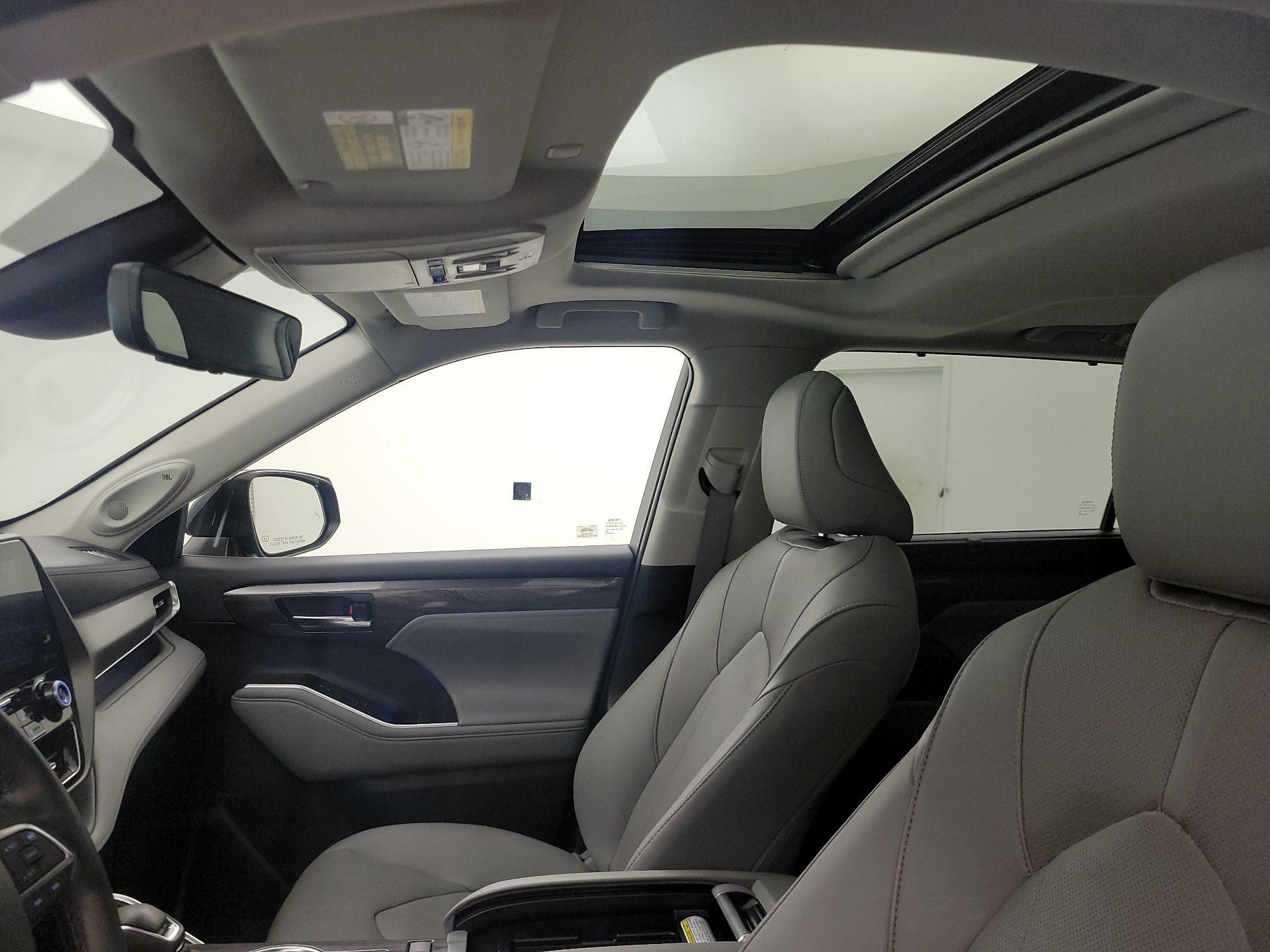 Thumbnail: 2020 Toyota Highlander - 20
