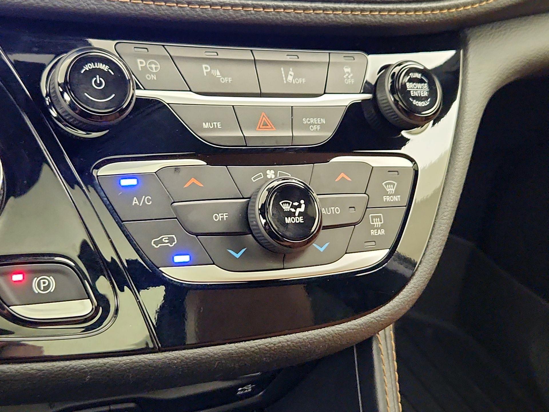 Thumbnail: 2023 Chrysler Pacifica - 17