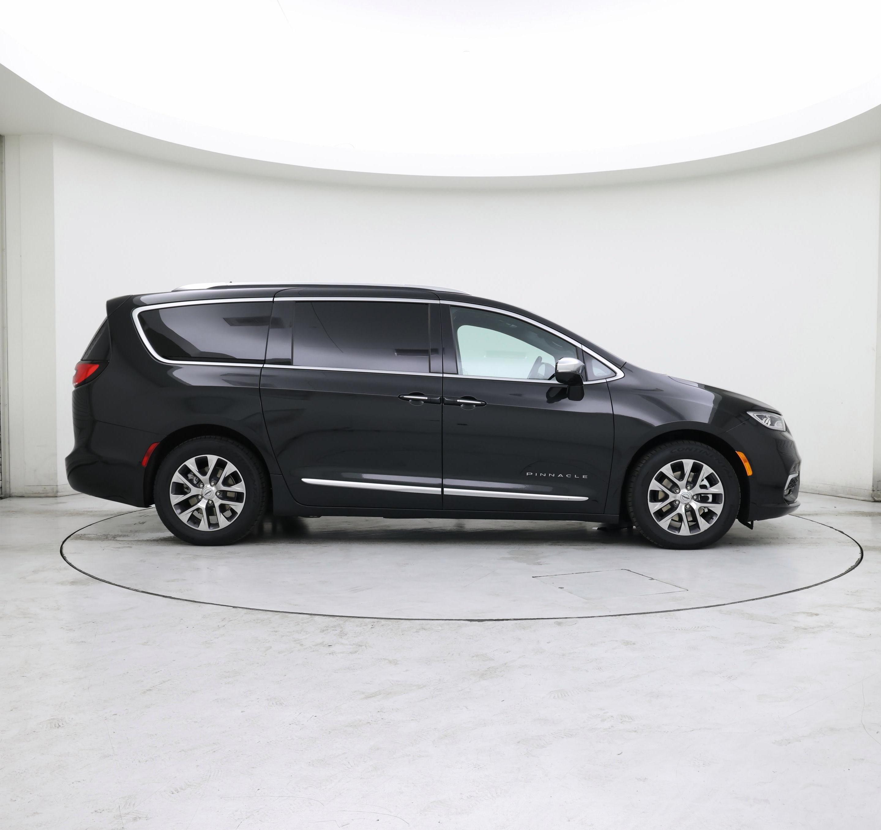 Thumbnail: 2023 Chrysler Pacifica - 7