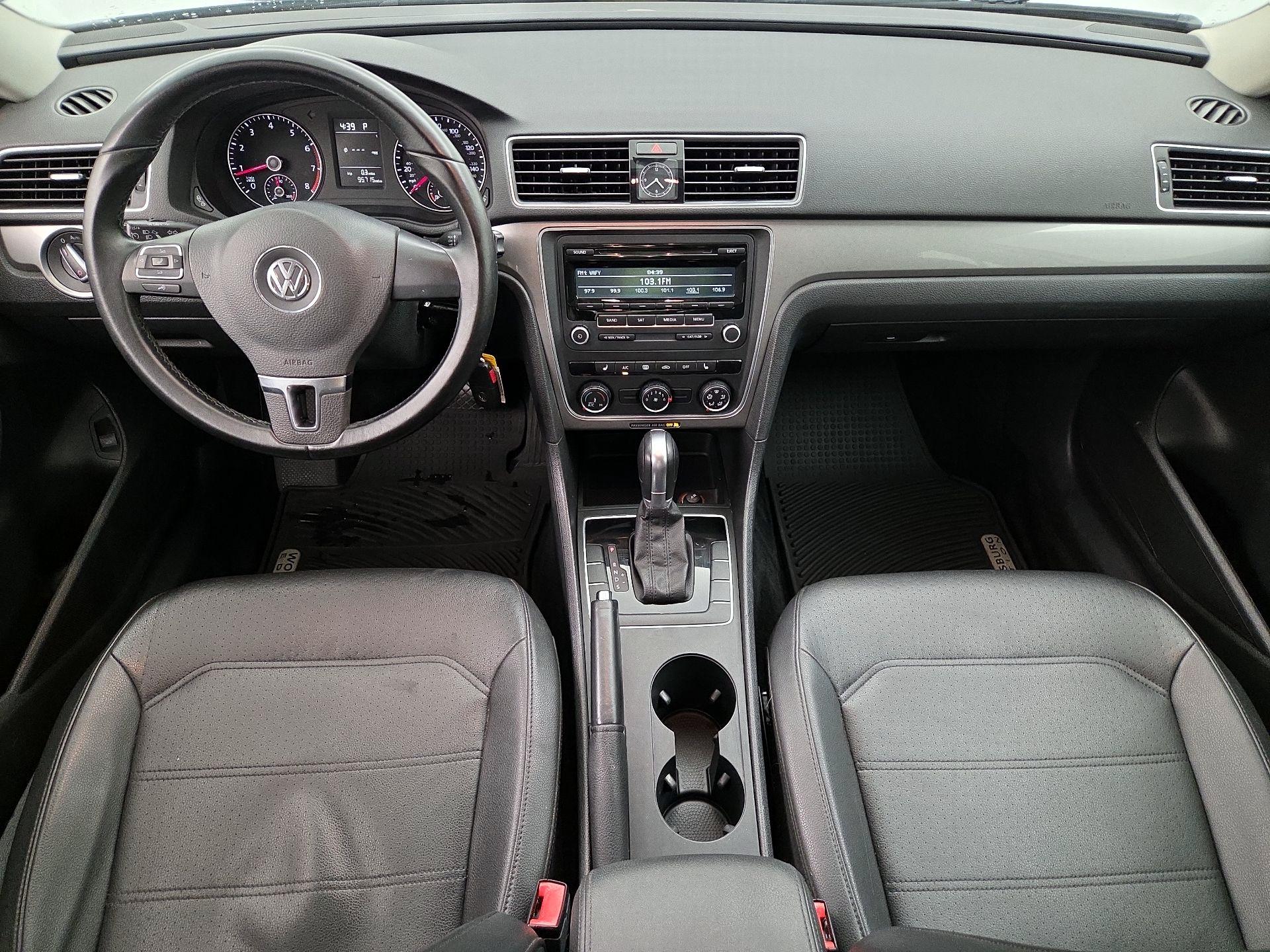 Thumbnail: 2015 Volkswagen Passat - 9