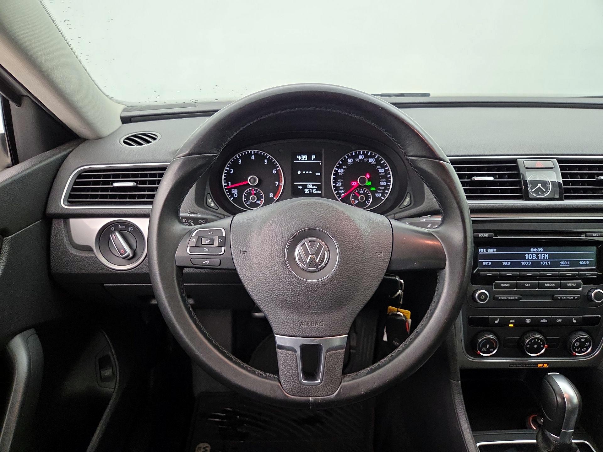 Thumbnail: 2015 Volkswagen Passat - 10