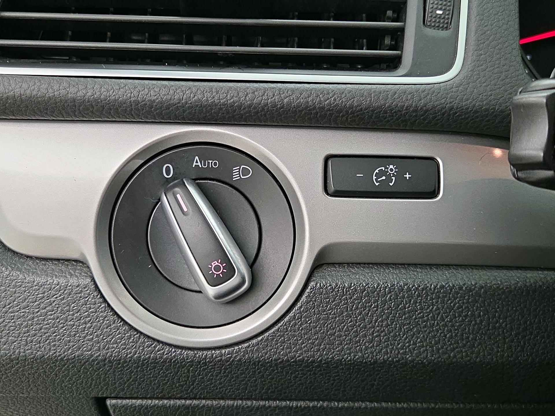 Thumbnail: 2015 Volkswagen Passat - 13