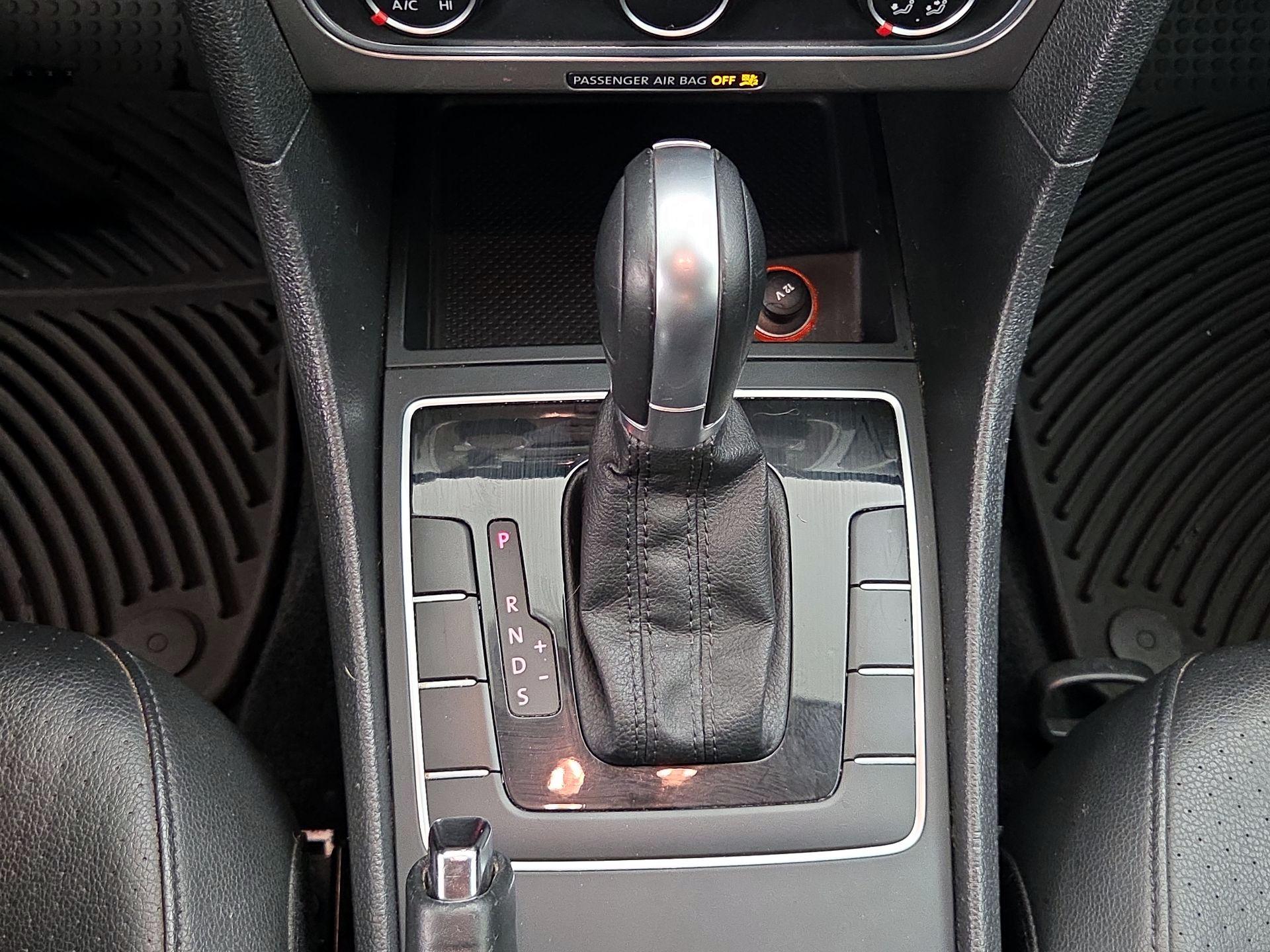 Thumbnail: 2015 Volkswagen Passat - 16