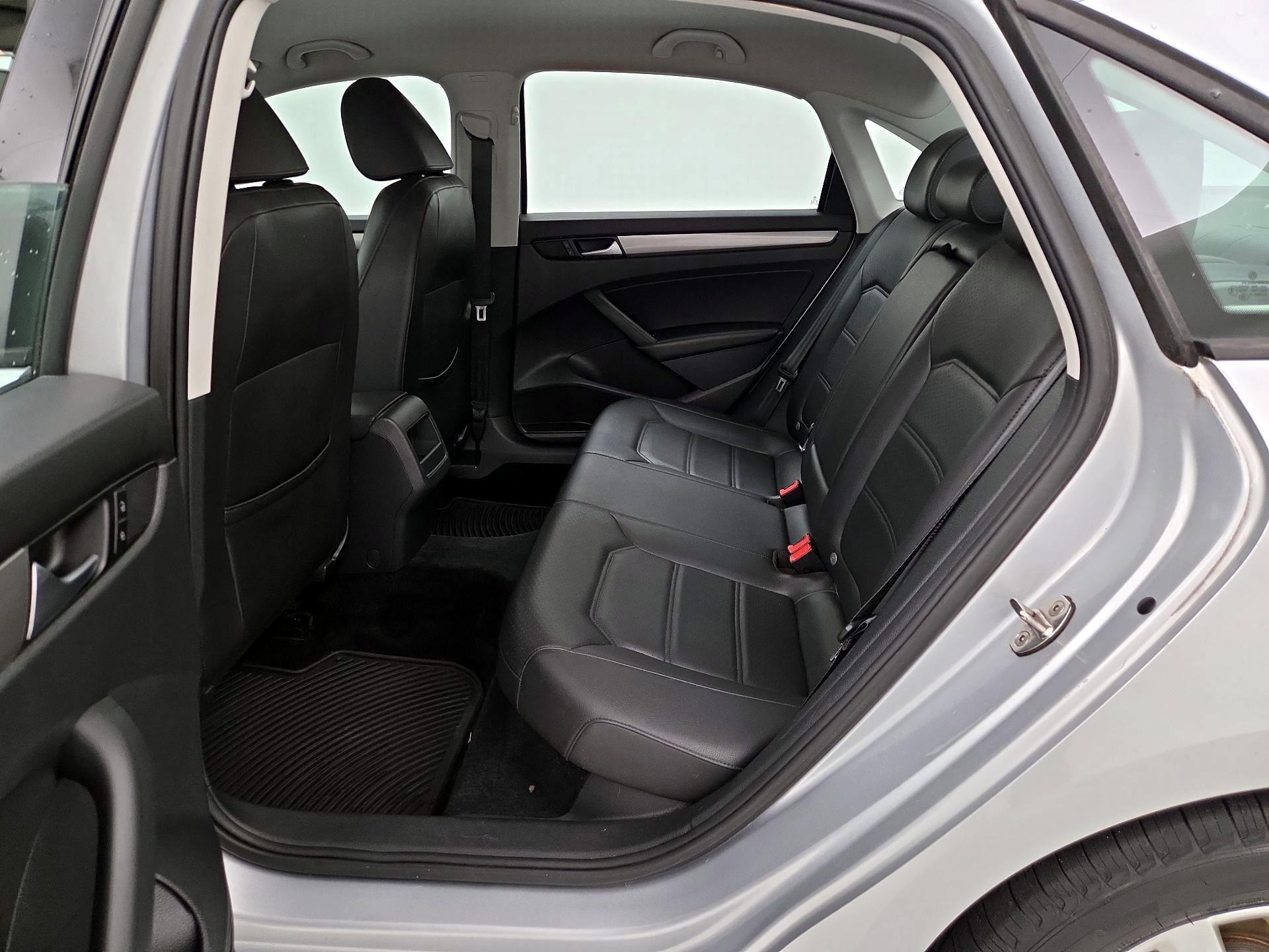 Thumbnail: 2015 Volkswagen Passat - 18