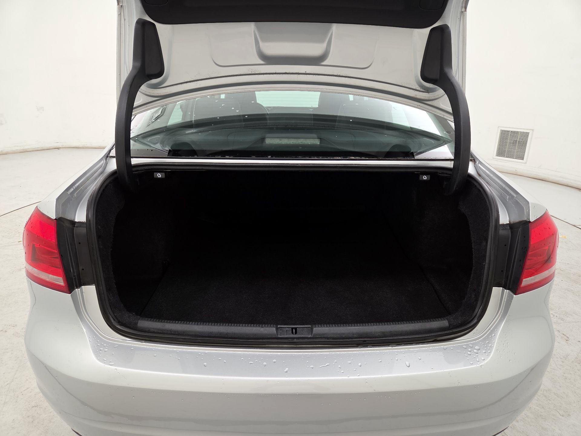 Thumbnail: 2015 Volkswagen Passat - 19